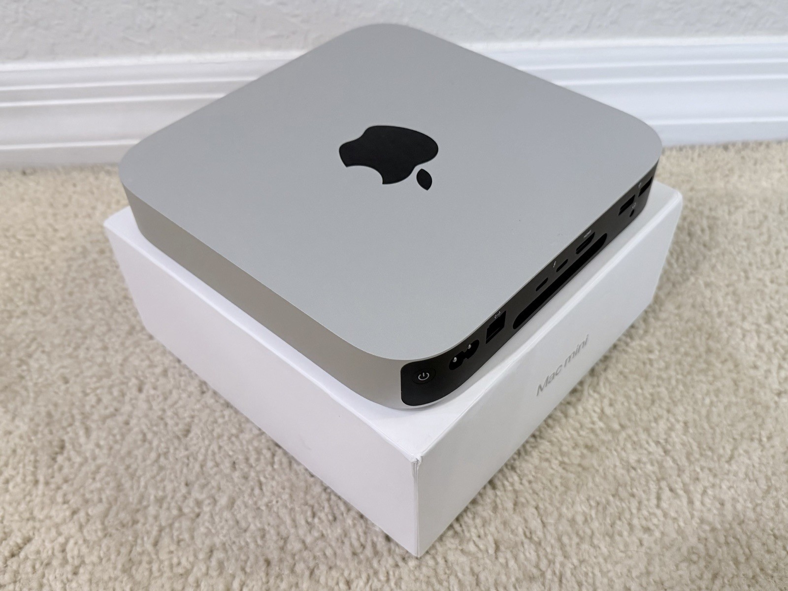 Apple Mac Mini 2023 M2 8-Core CPU 10-Core GPU 8GB 256GB SSD Silver Excellent