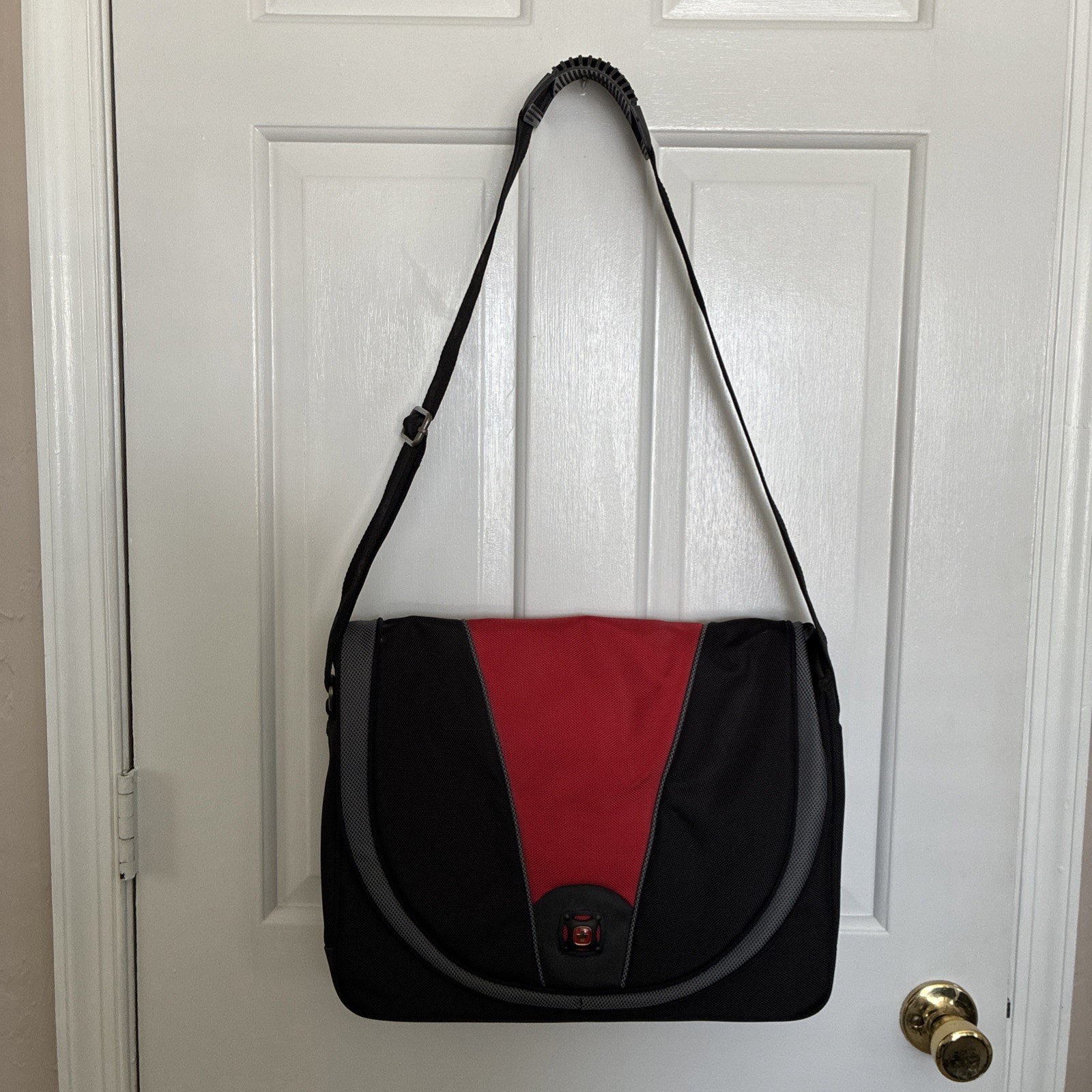 SwissGear Wenger Laptop Messenger Bag Red & Black 12 x 16 x 3 NWOT