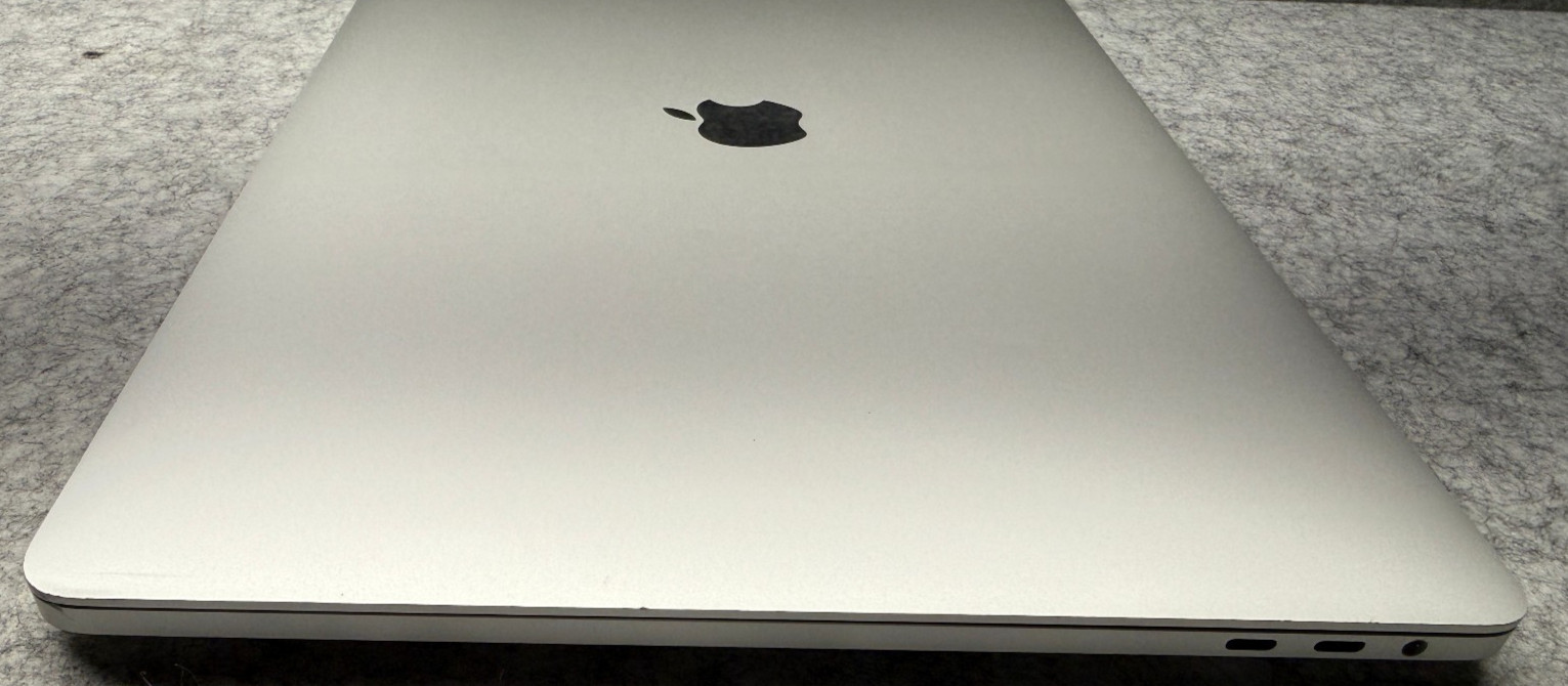 Apple MacBook Pro 2019 16″ Core i7 2.6GHz 16GB 512GB Pro 5300M 4GB Tahoe Silver