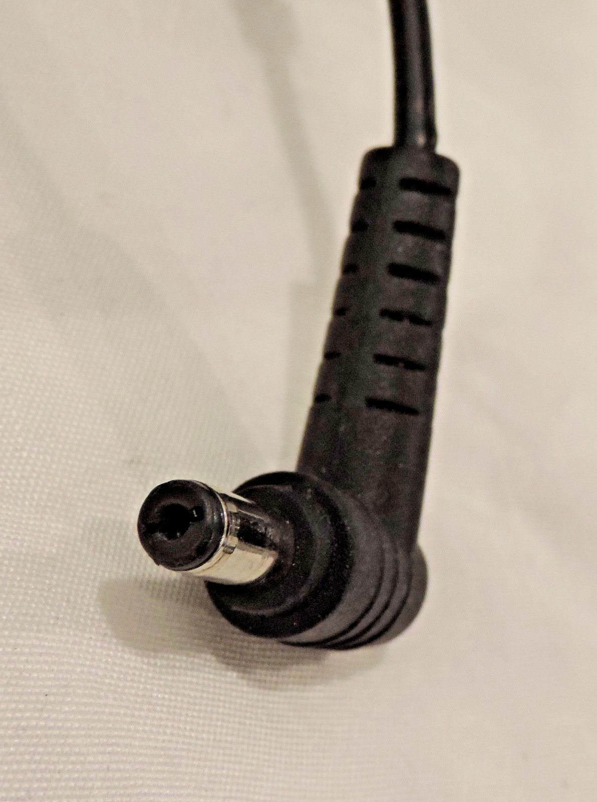 Delta AC Power Adapter ADP-40TH A, 19V,2.15A