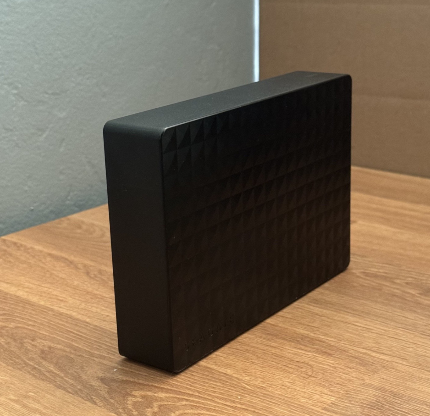 Seagate 4TB Expansion Desktop Drive SRD0NF2 1TFAP3-500 Low Hours (12D)