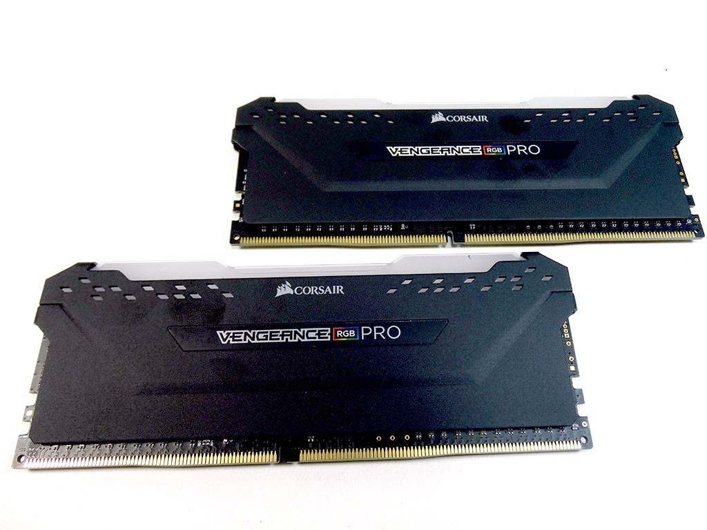 Corsair CMW16GX4M2C3200C16 3200 MHz RGB (2×8)16GB DDR4 SDRAM – Black