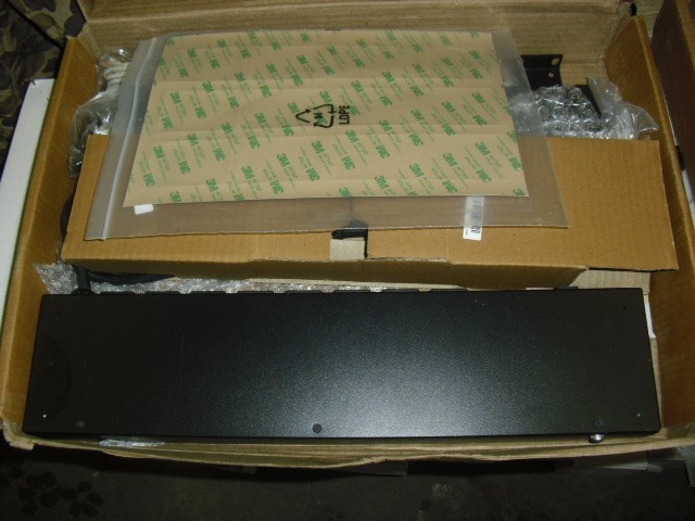 APC AP7900B Switched Rack 8-Outlet PDU Power Strip 100/120V 12A