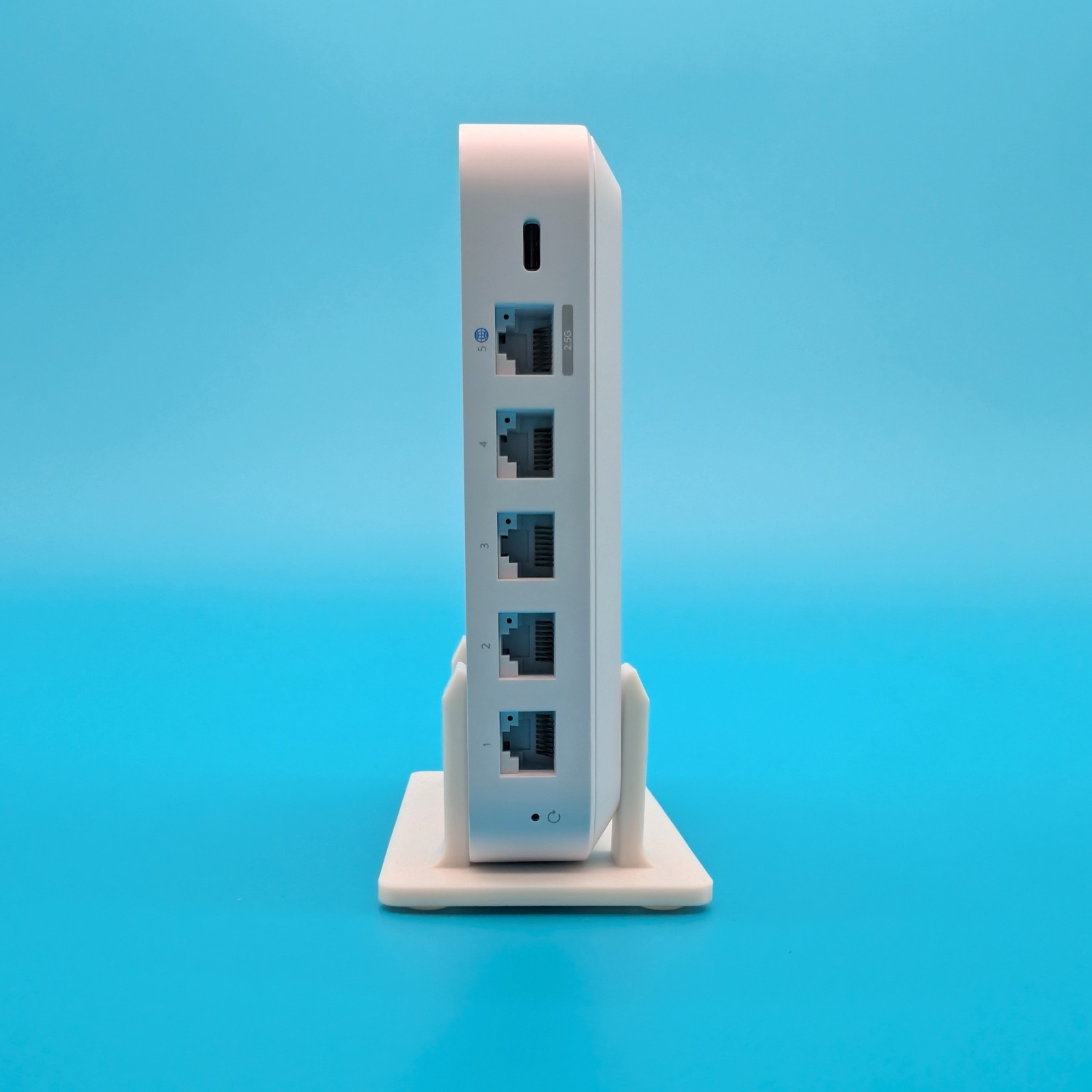 UniFi Cloud Gateway Ultra – Desk Stand with Silicone Feet – Black or White PETG