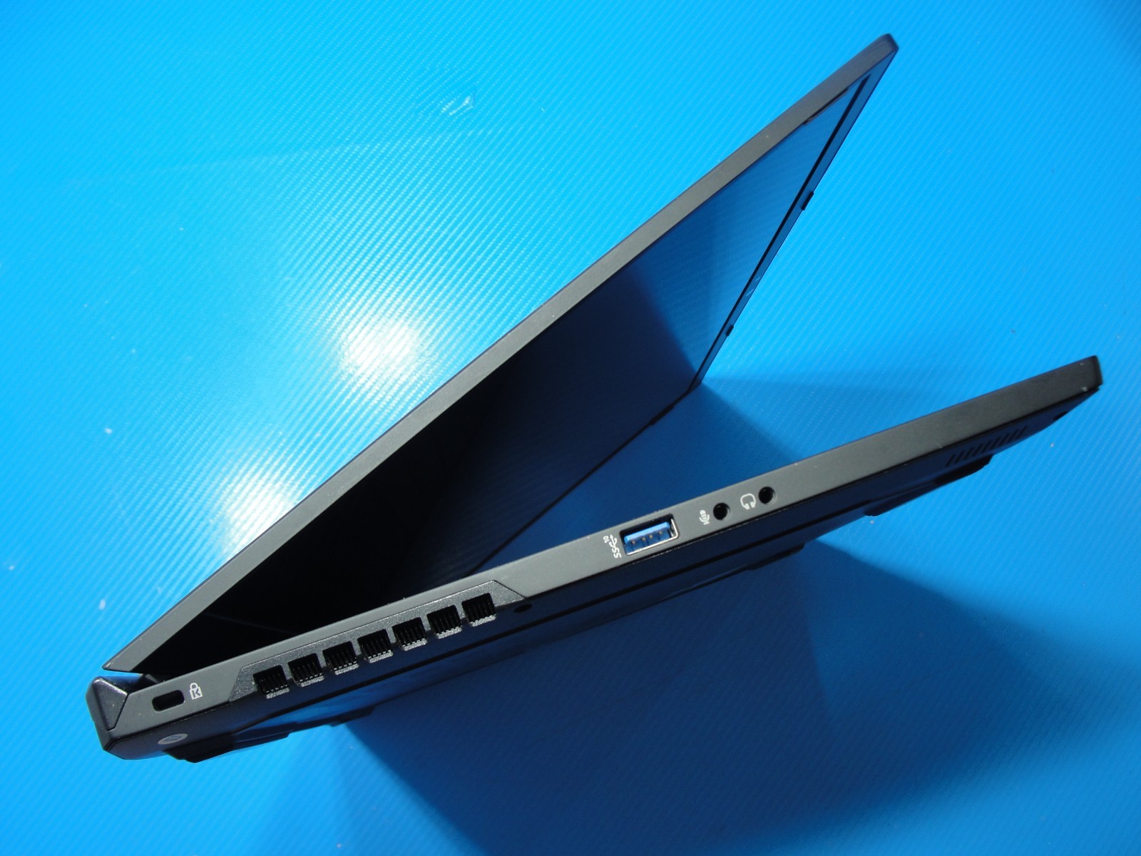 CyberPowerPC TRACER V Edge I17E 17.3″ QHD 144Hz i7-11800H 32GB 2TB SSD RTX 3070