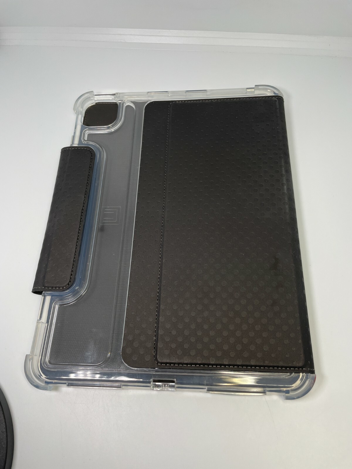 UAG Lucent For Apple 11″ iPad Pro 3/4th Gen & iPad Air 10.9″ 5/4th Gen Case VG