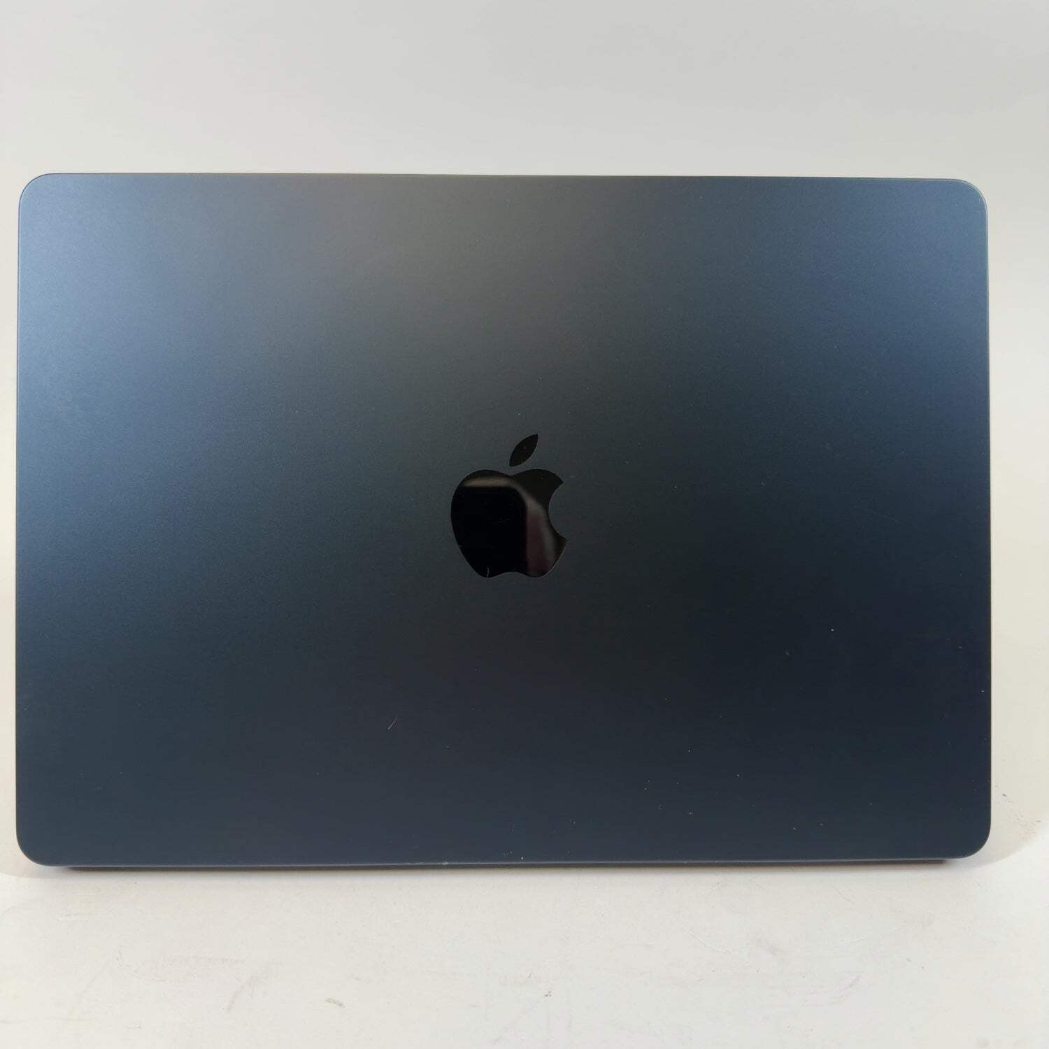 2022 Apple MacBook Air 13.6″ M2 8C GPU 3.5GHz 8GB RAM 256GB SSD MLY33LL/A