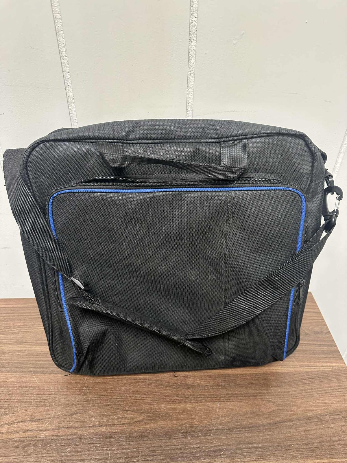 Black Nylon Carrying Messenger Bag For Laptops Up to 14 Inches Very Good