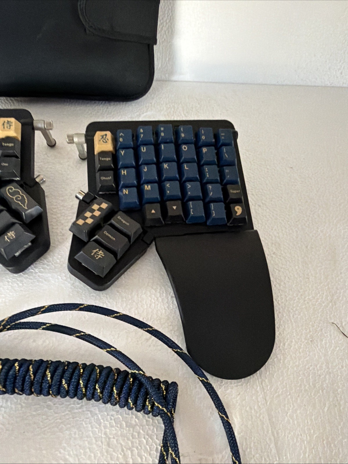 ZSA Moonlander Mark I Split Keyboard Black ,Blue Gold Keys