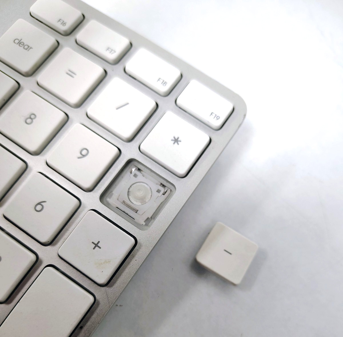 Apple A1243 Wired USB Keyboard Fully Functional #2 AS-IS