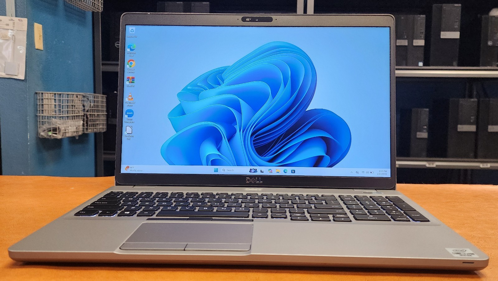 Dell Latitude 5510 – Intel i7-10th Gen, 256 GB NVMe, 16 GB PC4 RAM, Win11, 15.6″