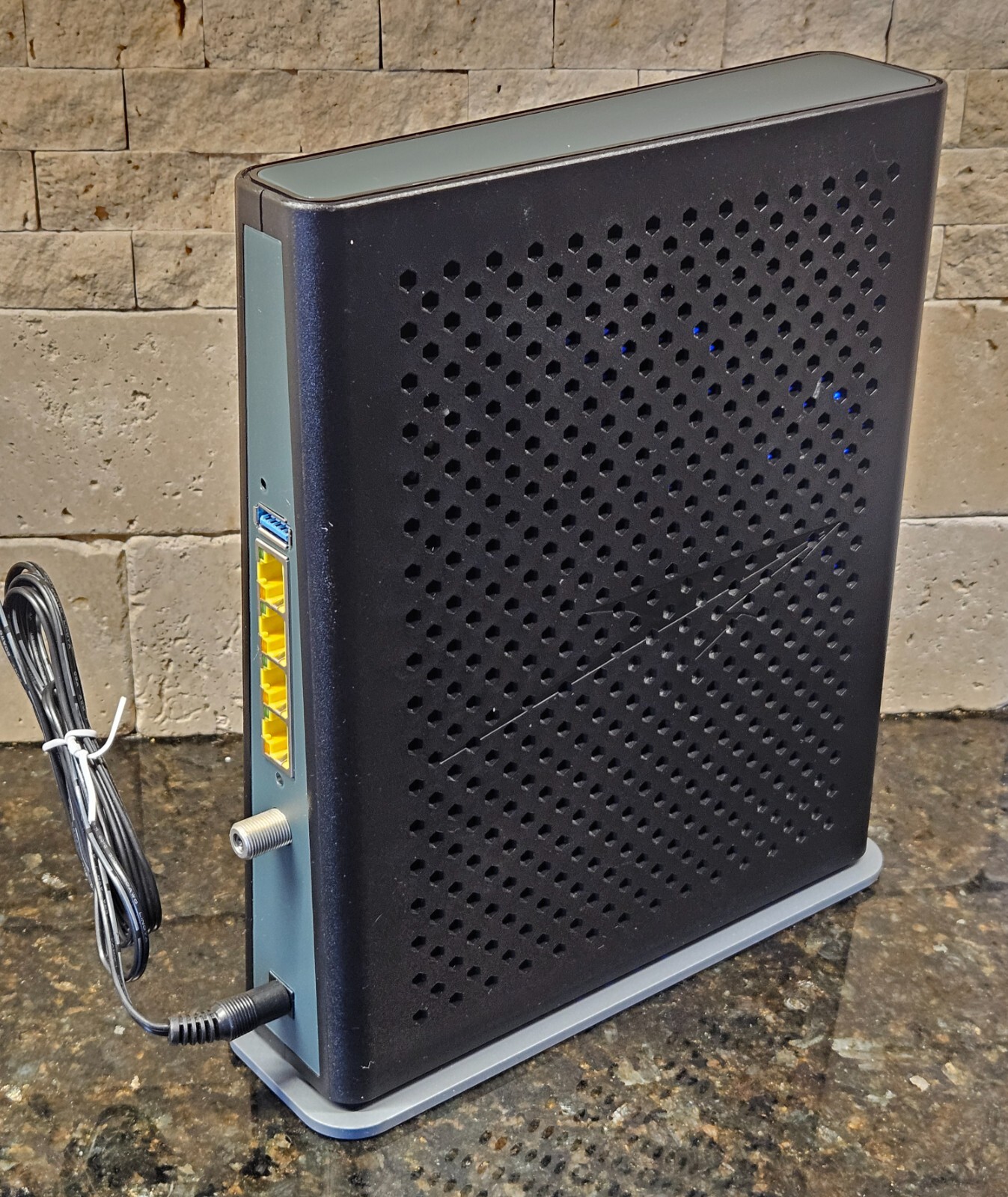Arris DG3450 Docsis 3.1 Cable Gateway Modem/Router Black Excellent