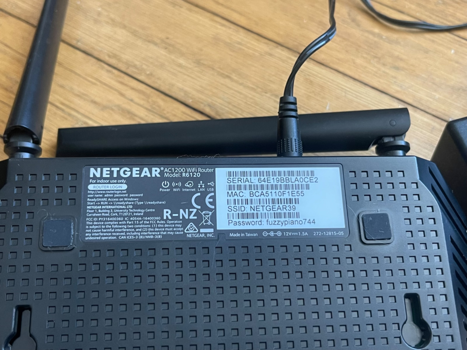NETGEAR AC1200 Dual Band WiFi Router Model R6120 – USED