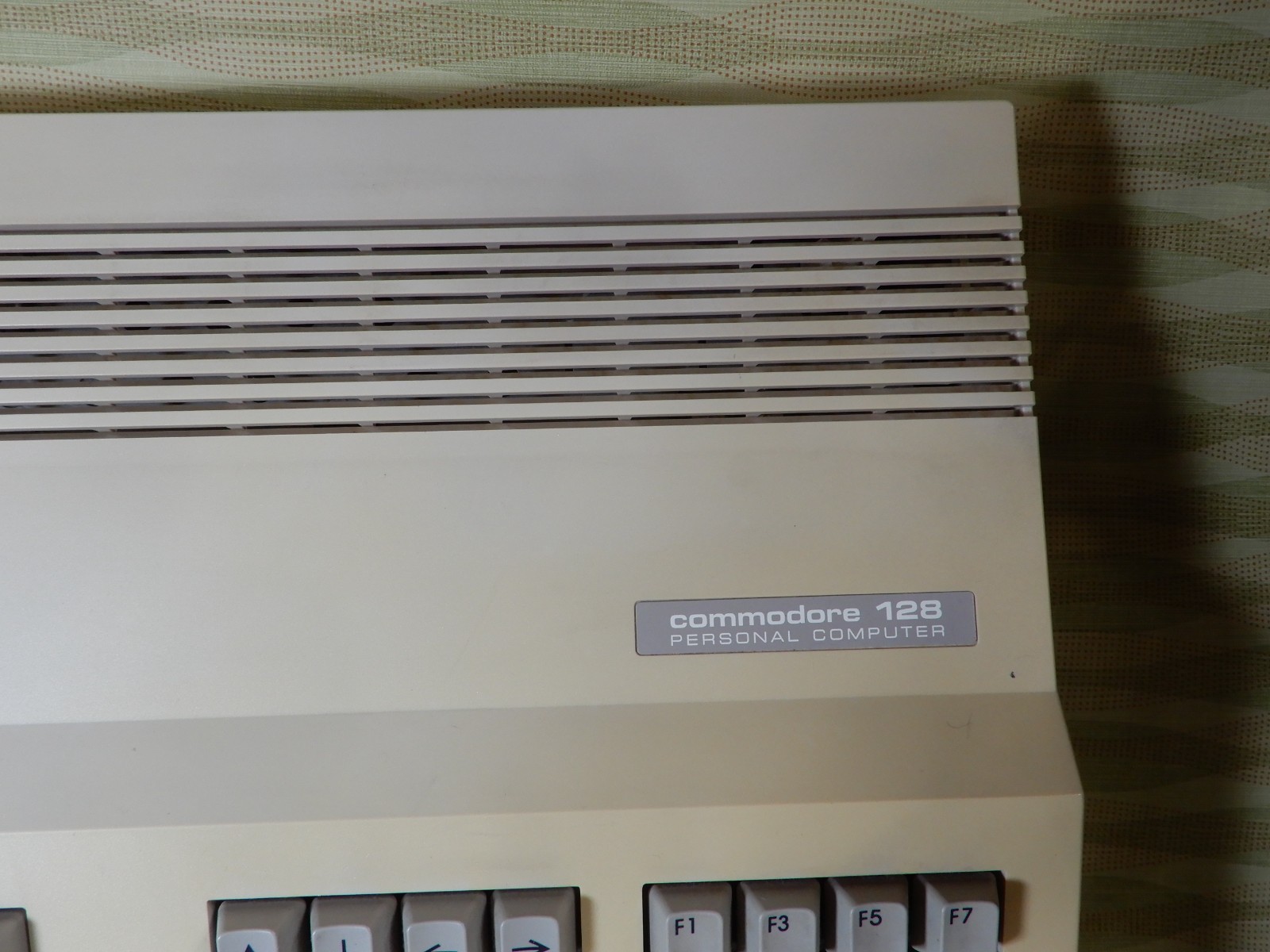 Commodore 128 Vintage Computer Untested Good Physical Condition Oct 1985