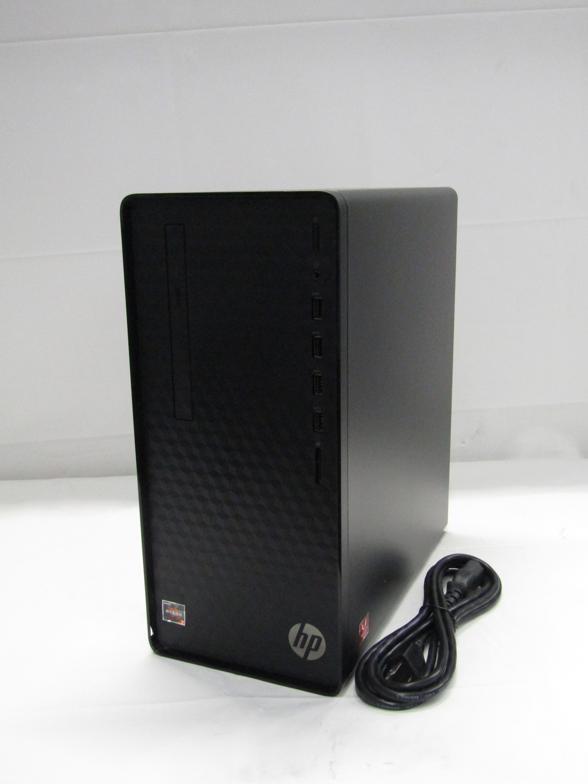 HP M01-F0033w 3.6GHz Ryzen 3 3200G 8GB RAM 256GB SSD 1.5TB HDD Win 11 Home + DVD