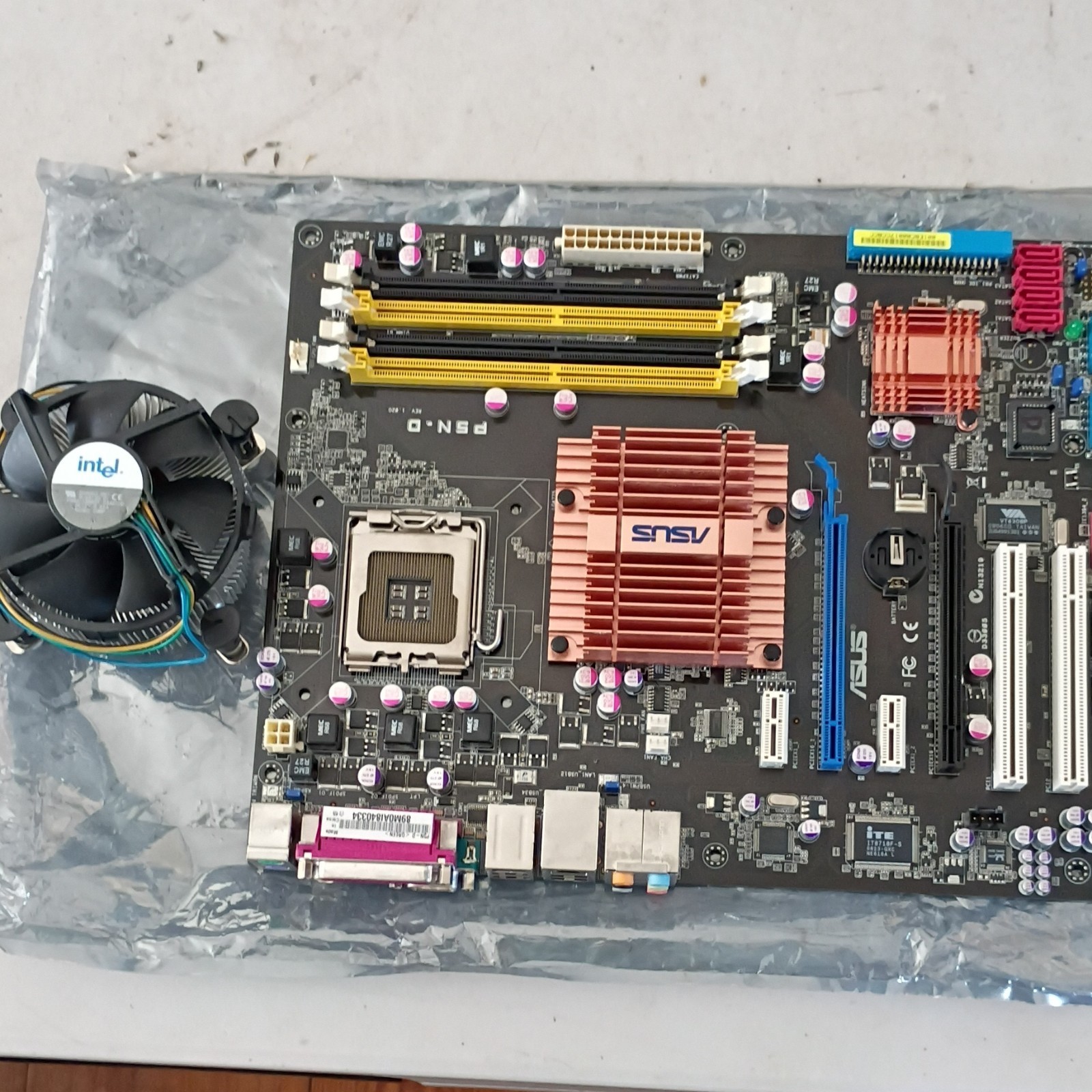 ASUS P5N-E SLI ATX LGA775 DDR2 4 Slots On-Board Audio with CPU Fan & Heatsink