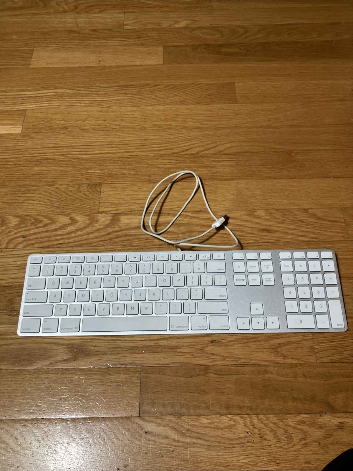 Apple Wired Aluminum Keyboard with Numeric Keypad (A1243) Tested & Working