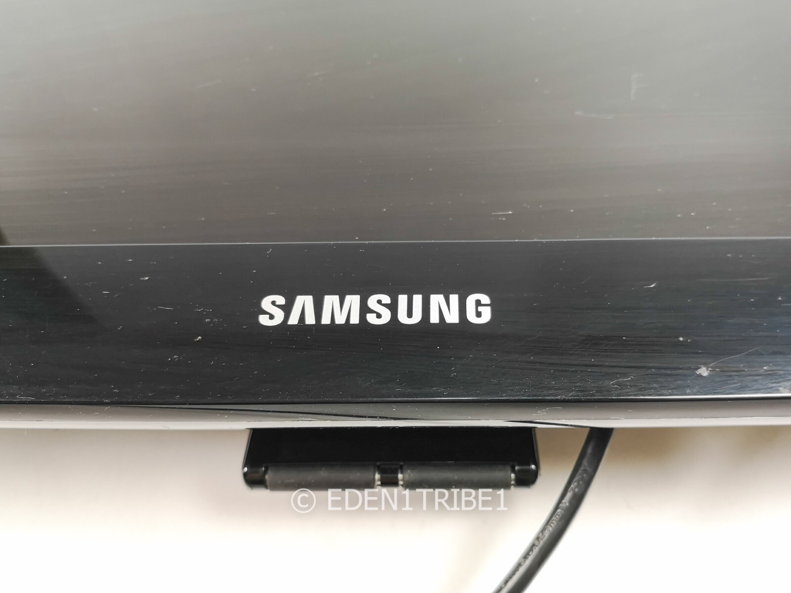 Samsung SyncMaster LD220 Model LD220G 21.5″ Monitor +Power Cord &VGA Video Cable