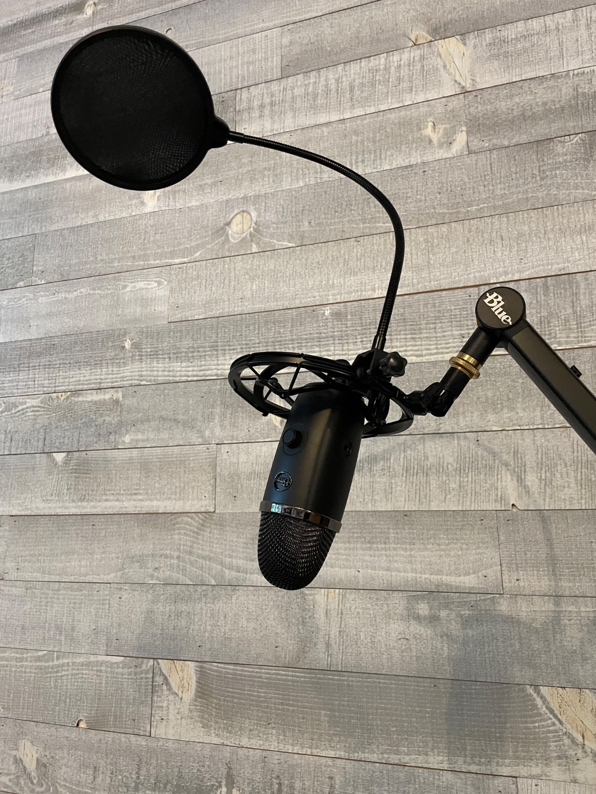 Blue Yeti Boom with microphone and pop filter