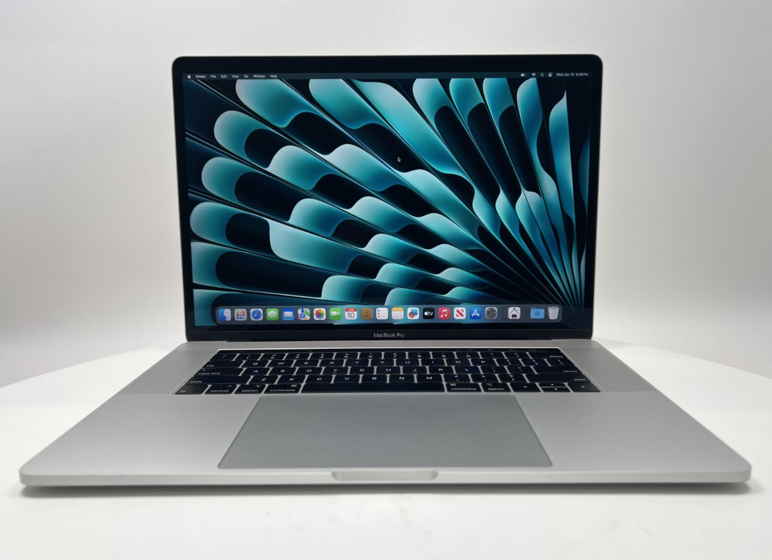 MacBook Pro (2018) 15″ – Intel Core i9 2.9GHz • 560X – 32GB RAM 512GB SSD – Read