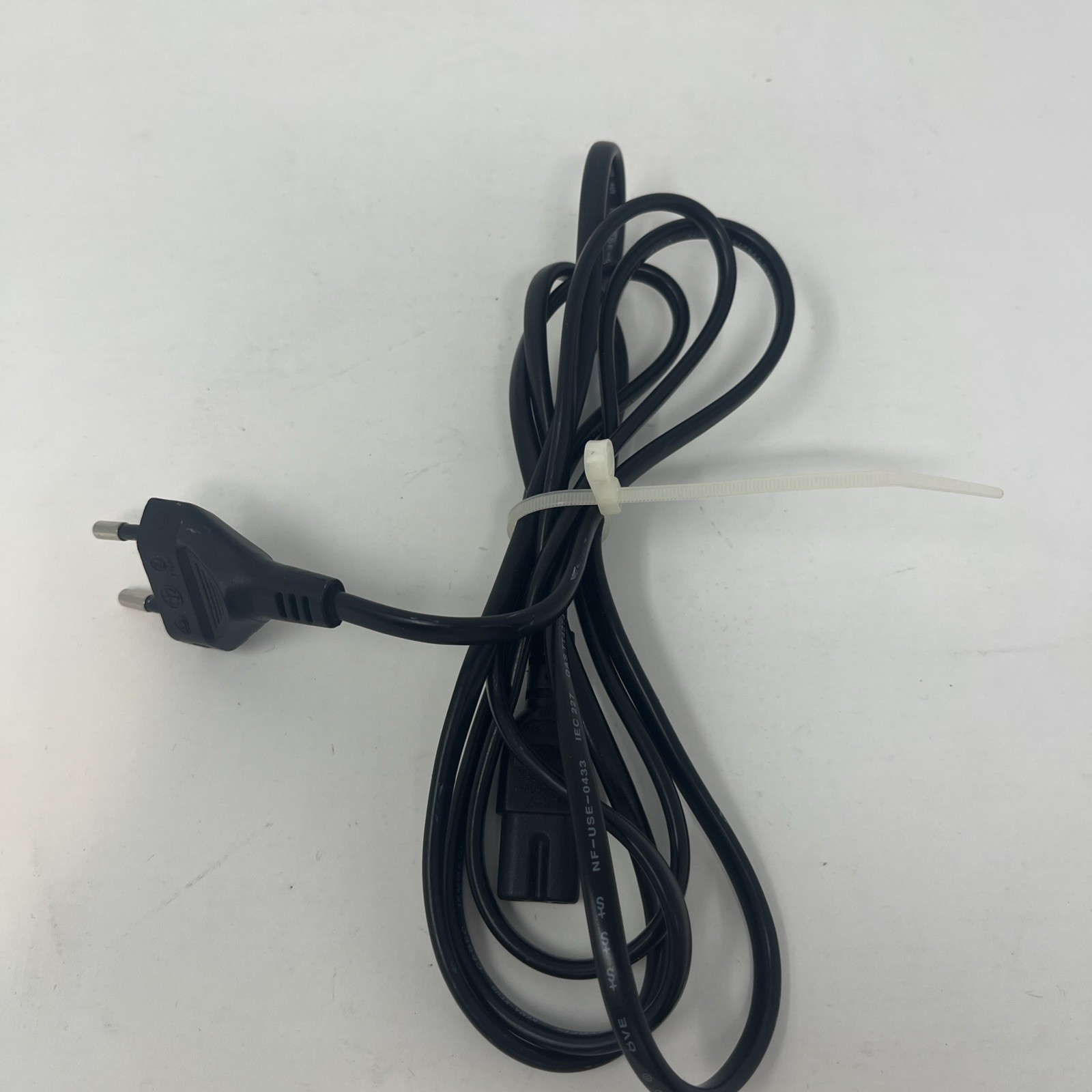 1.5m Euro 8 Mains Cable European 2 pin Plug to Fig 8 IEC C7 With US Adapter