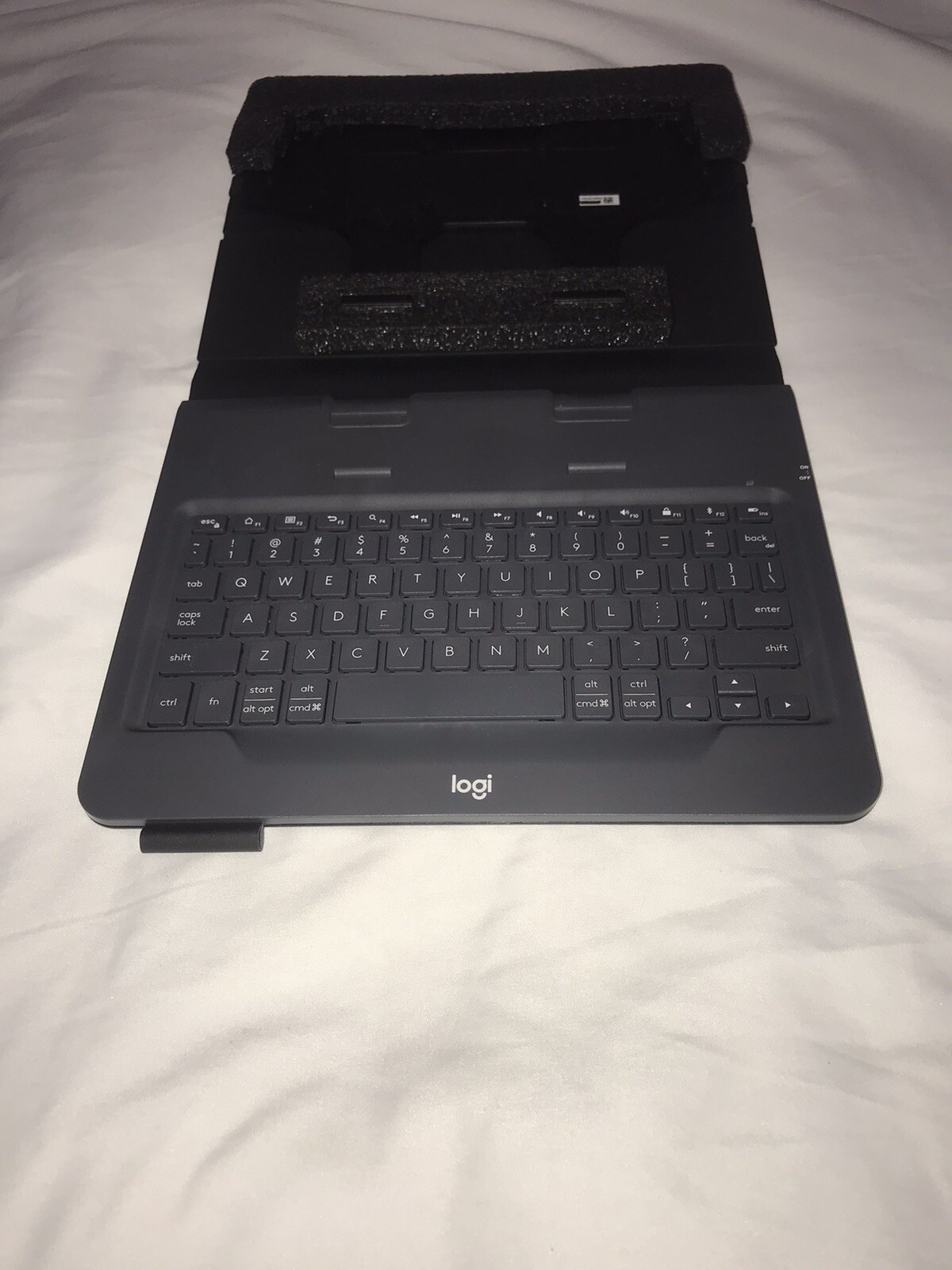 Logitech Universal Folio with Integrated Bluetooth 3.0 Keyboard for 9-10″