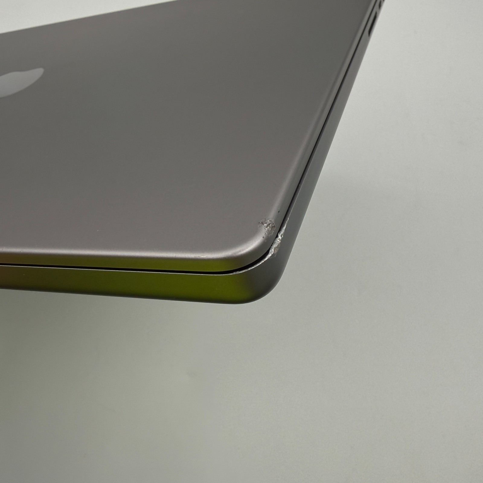 Apple MacBook Pro A2442 14″ 2021 M1 Pro (8C CPU, 14C GPU) 16 GB RAM 512 GB SSD