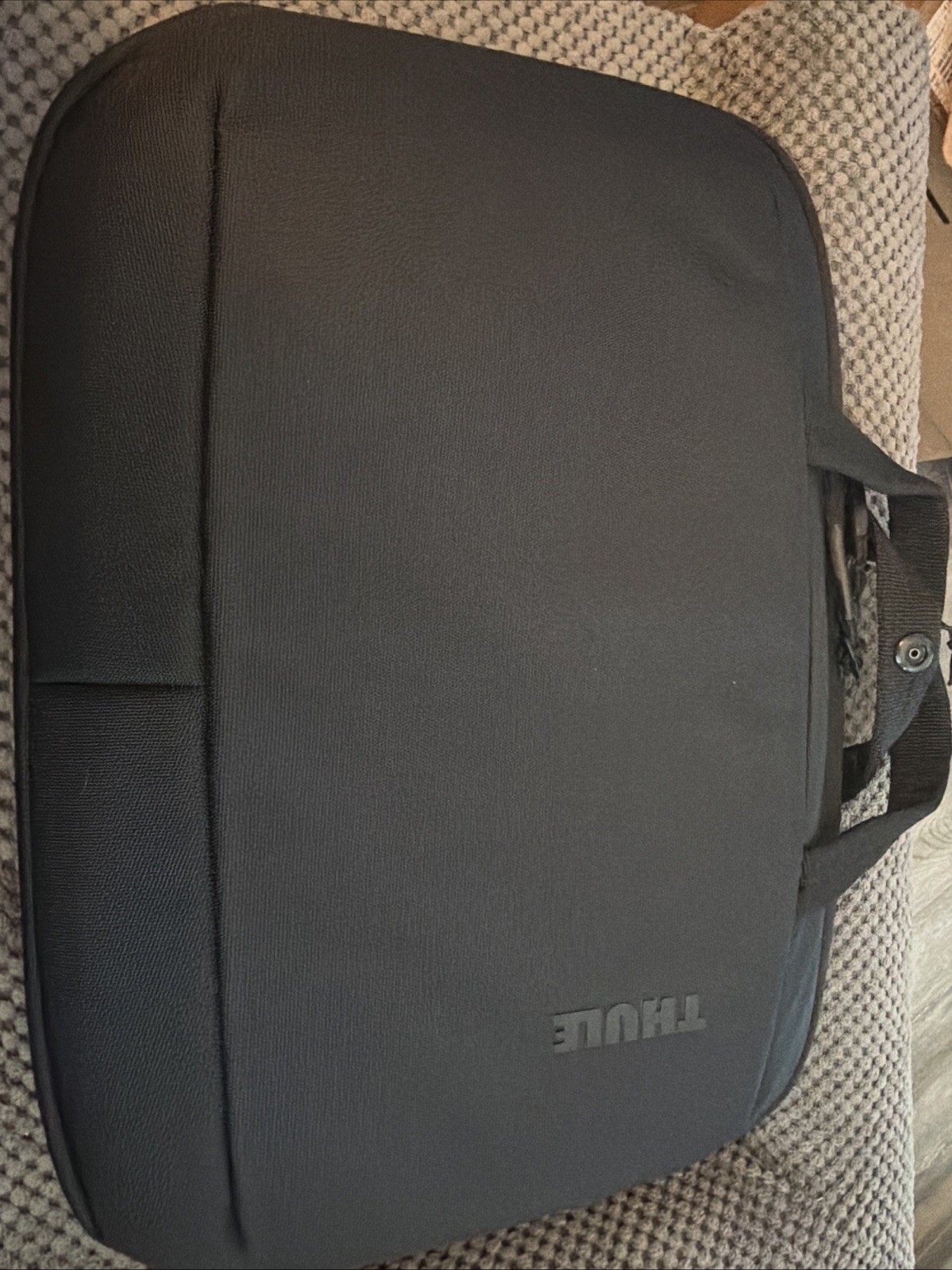 Thule New Black 14 Inch Laptop / Tablet Case With Long Strap Nwt