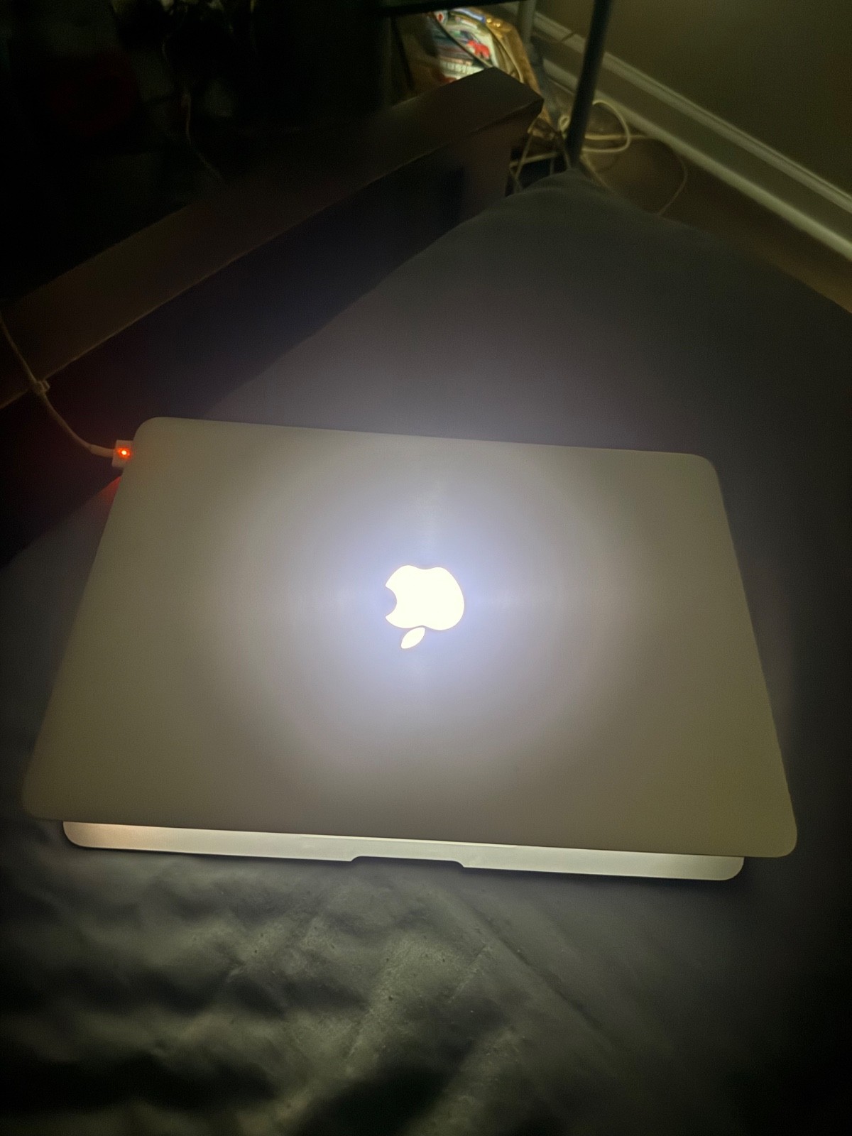 Apple 2020 MacBook Air A2337 M1 7 Core GPU 8GB RAM 256GB SSD Space Gray *GOOD*