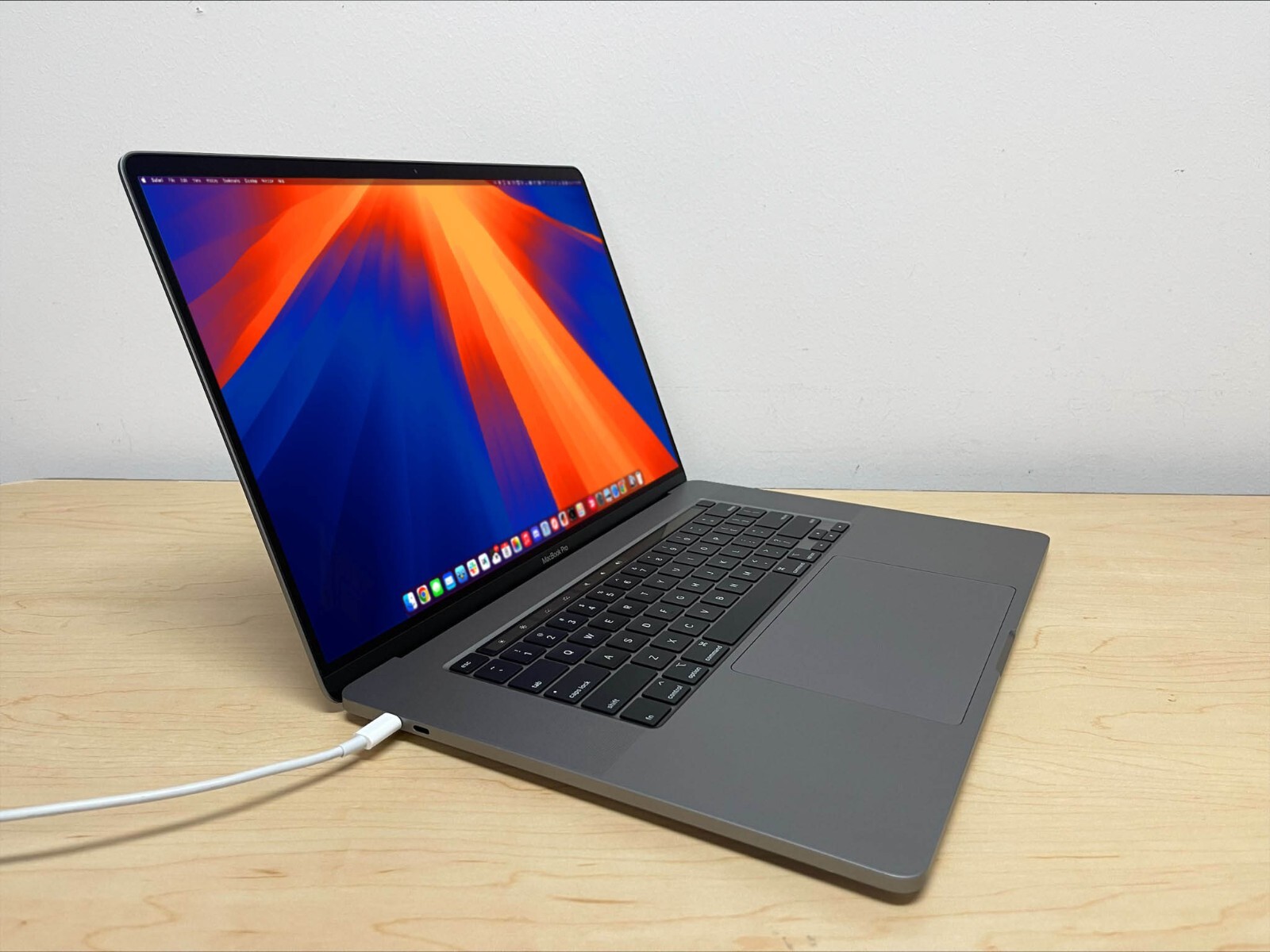 2024 OSX | 2019-2021 MacBook Pro 16″ 2.6 i7 Touch Bar 512GB SSD 16GB RAM RP5300M