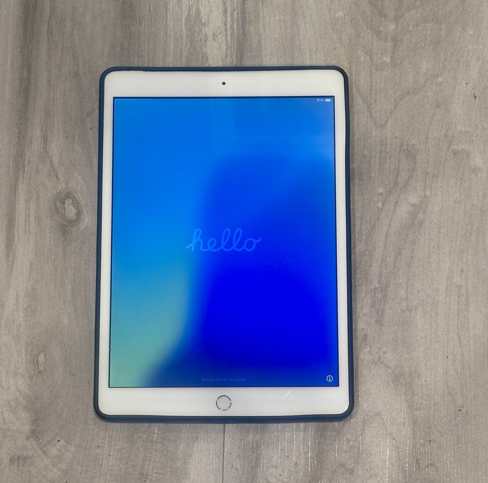 Apple iPad 7th Gen – 10.2″ Display 32GB Wi-Fi Silver Color – Excellent Condition