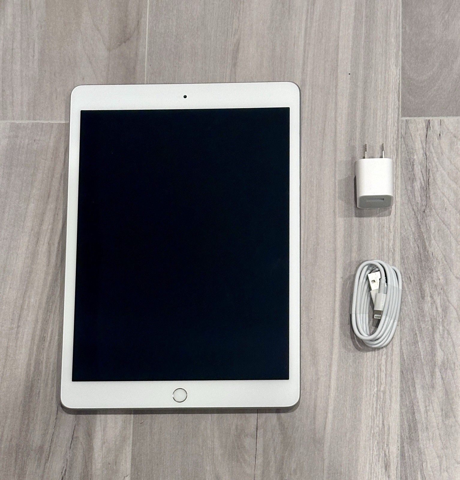 Apple iPad 7th Gen – 10.2″ Display 32GB Wi-Fi Silver Color – Excellent Condition
