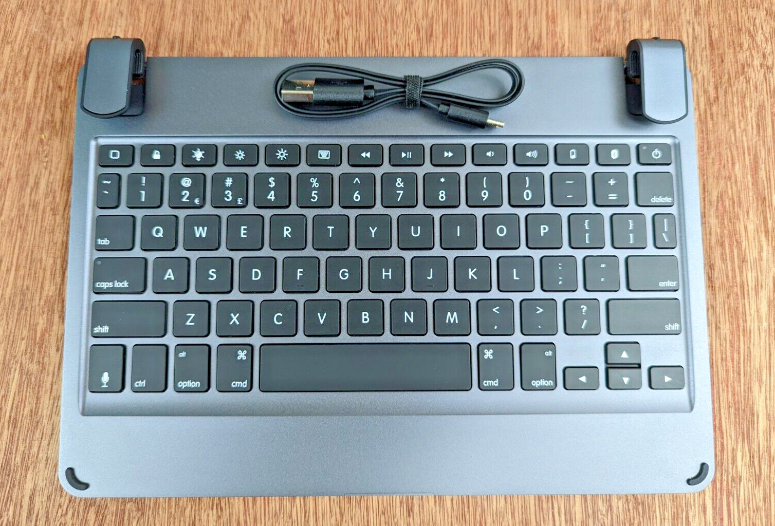 BRYDGE BRY80022 Wireless Keyboard for 10.2″ iPad, Backlit Bluetooth, Space Gray