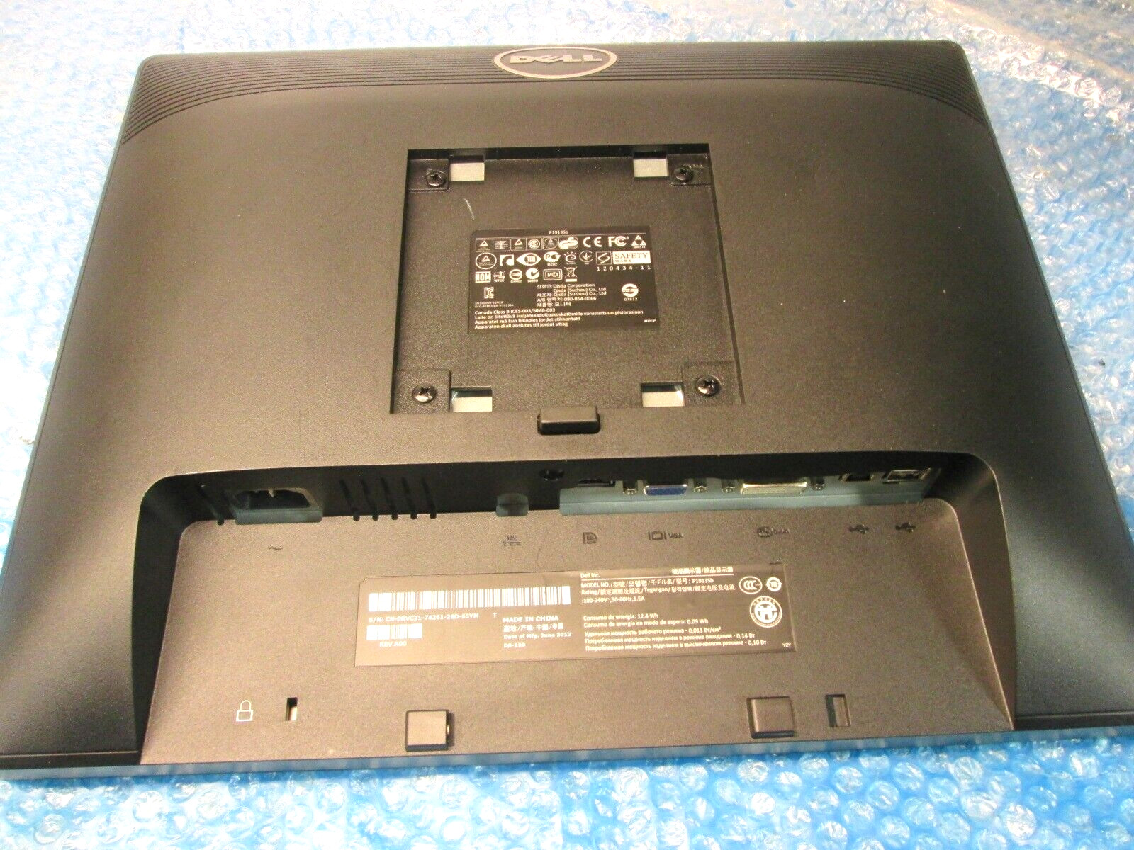 Dell P1913Sb LED Monitor 19″ VGA DVI DP w/2-Port USB P1913Sb P1913Sf