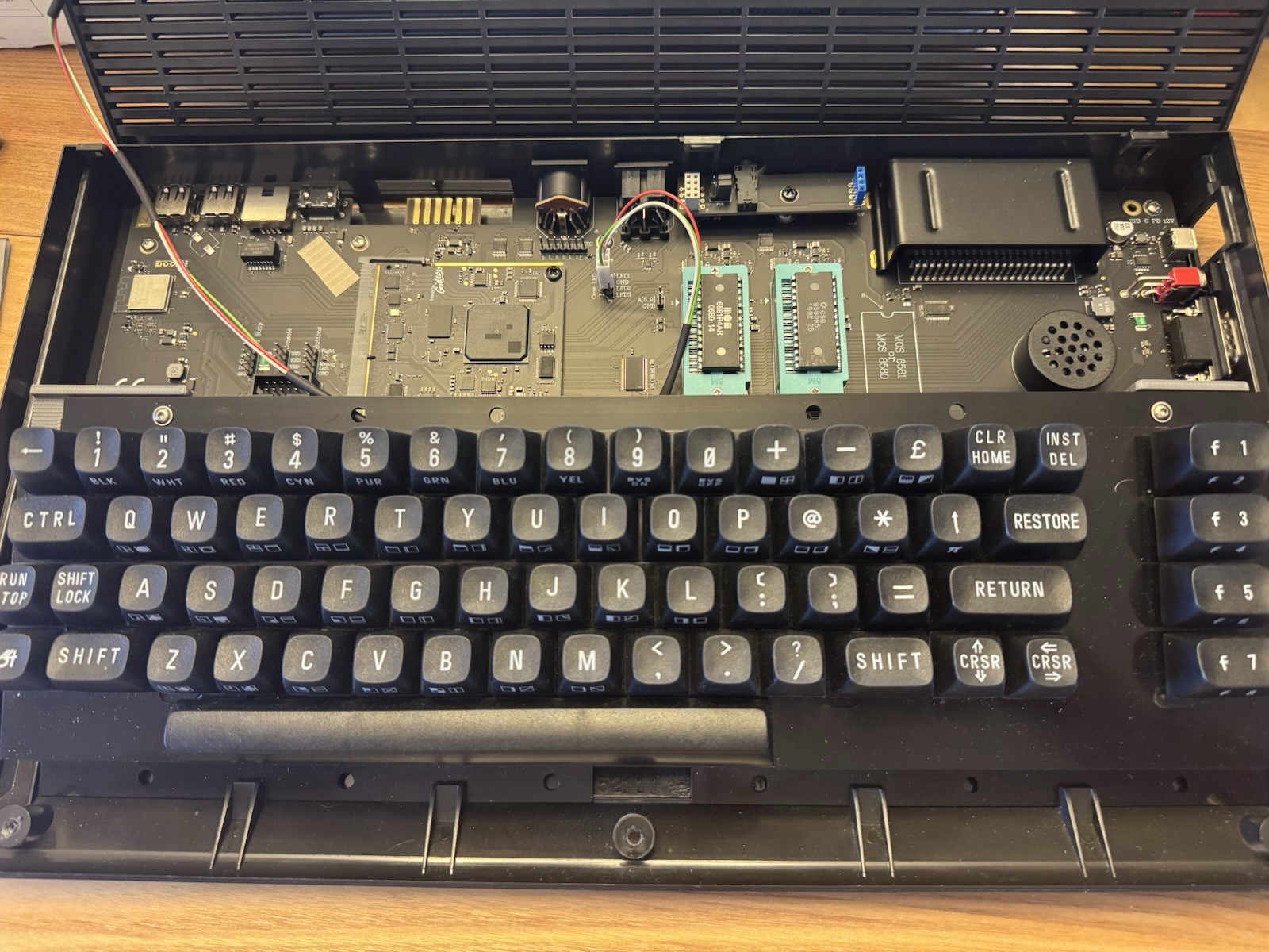 Commodore 64 Ultimate Elite II FPGA Computer 2 ORIGINAL SIDs, ArcadeR , Cover