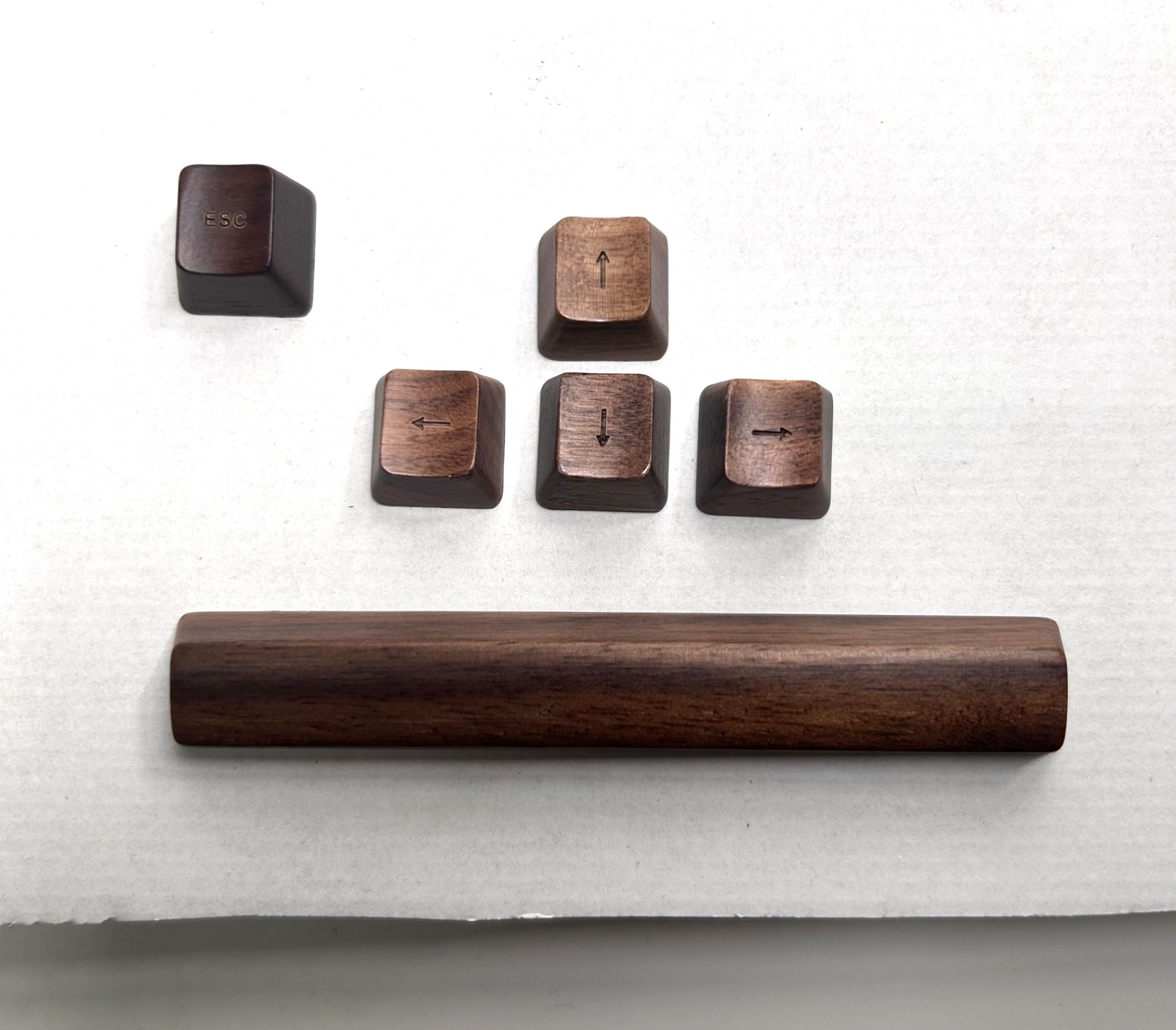 Wooden keycaps [Hand-carved Walnut Wood]