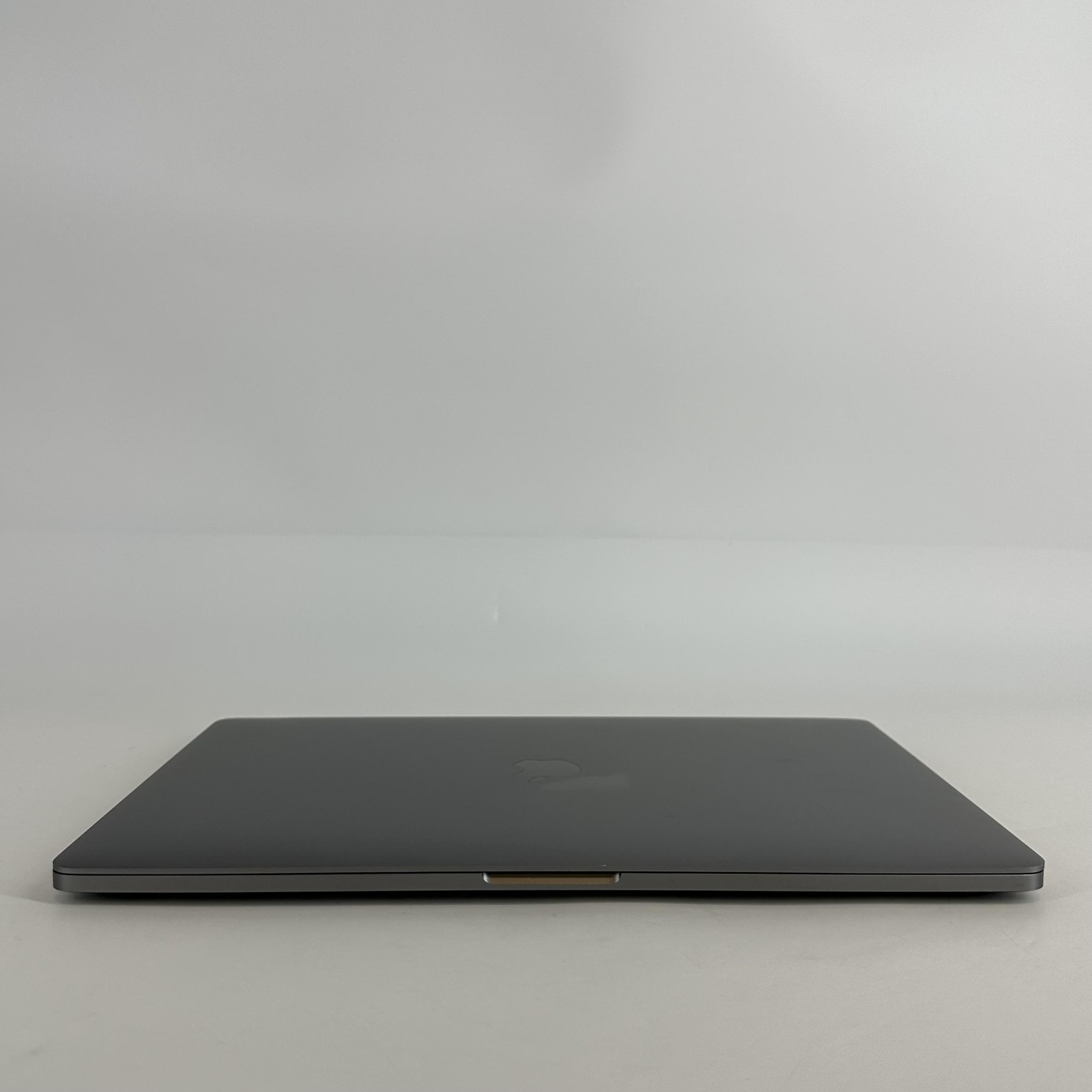 MacBook Pro 16 Touch Bar Space Gray 2019 2.4GHz i9 32GB 2TB SSD Radeon Pro 5600M