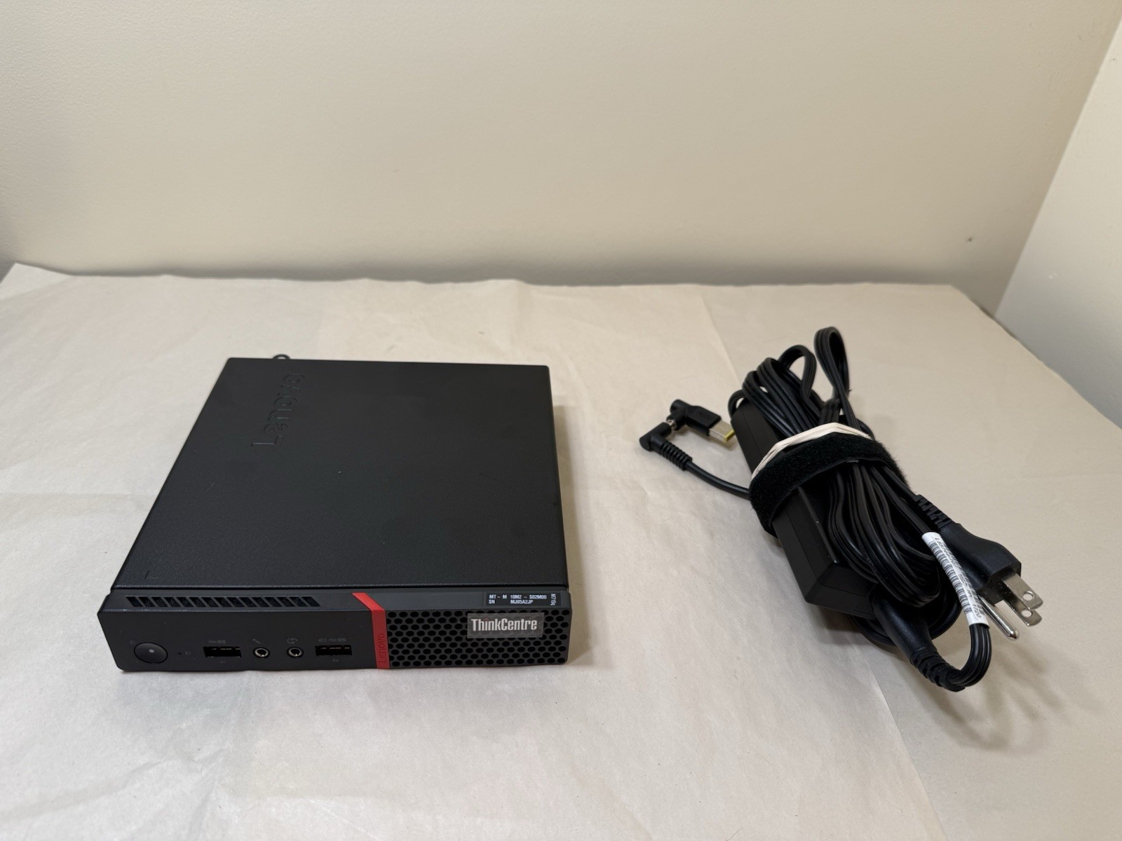 Lenovo ThinkCentre M715q TINY / AMD PRO A10-8770E / 8GB RAM / NO SSD/ W10P