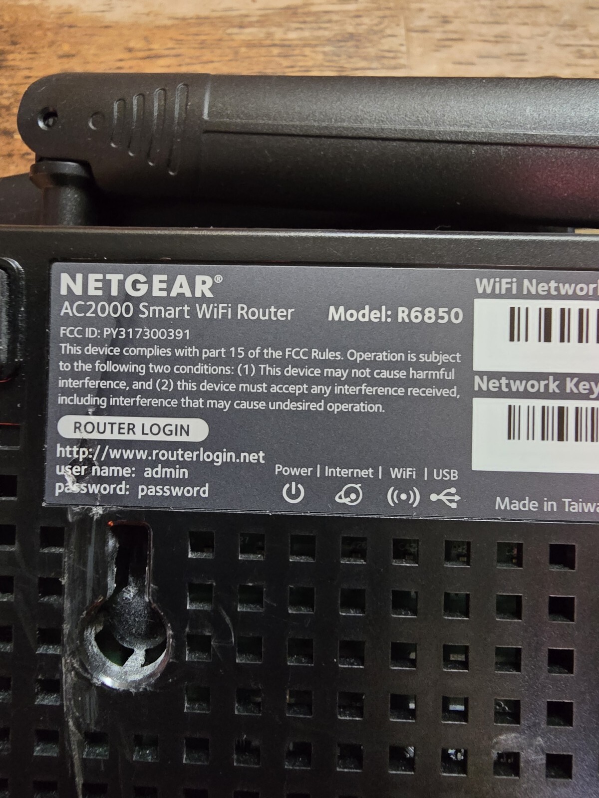 NETGEAR AC2000 1733Mbps 4 Ports 300Mbps Wireless Router (R6850)