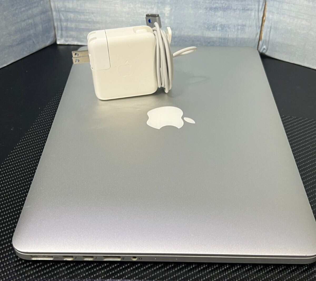 Apple MacBook Pro 13″ core i7, 3.00Ghz – 512GB SSD, 8GB Mem, BigSur, charger and