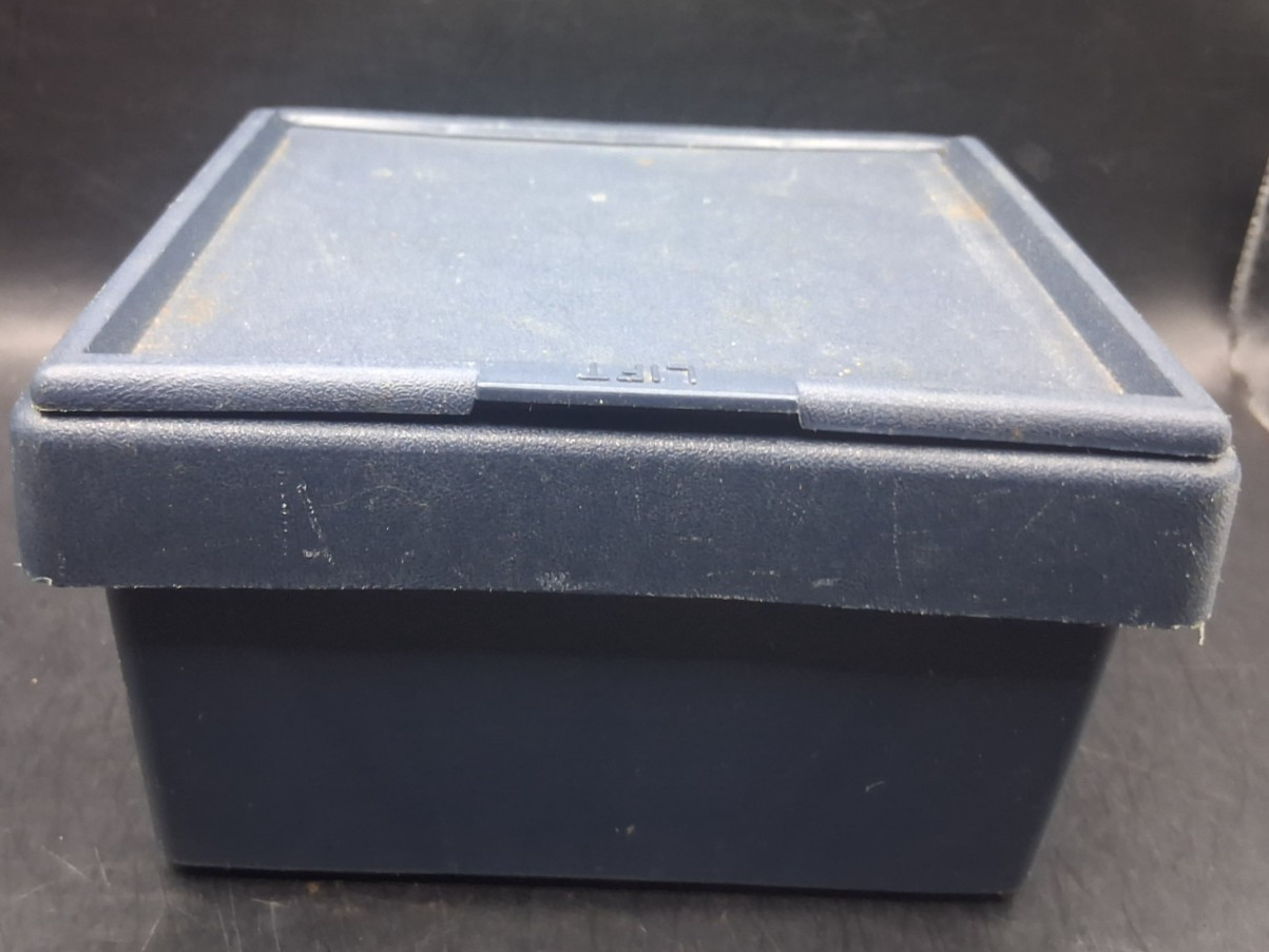 Rubber Queen Floppy Disk Container #5128 Blue 5×6″ 6 Slots