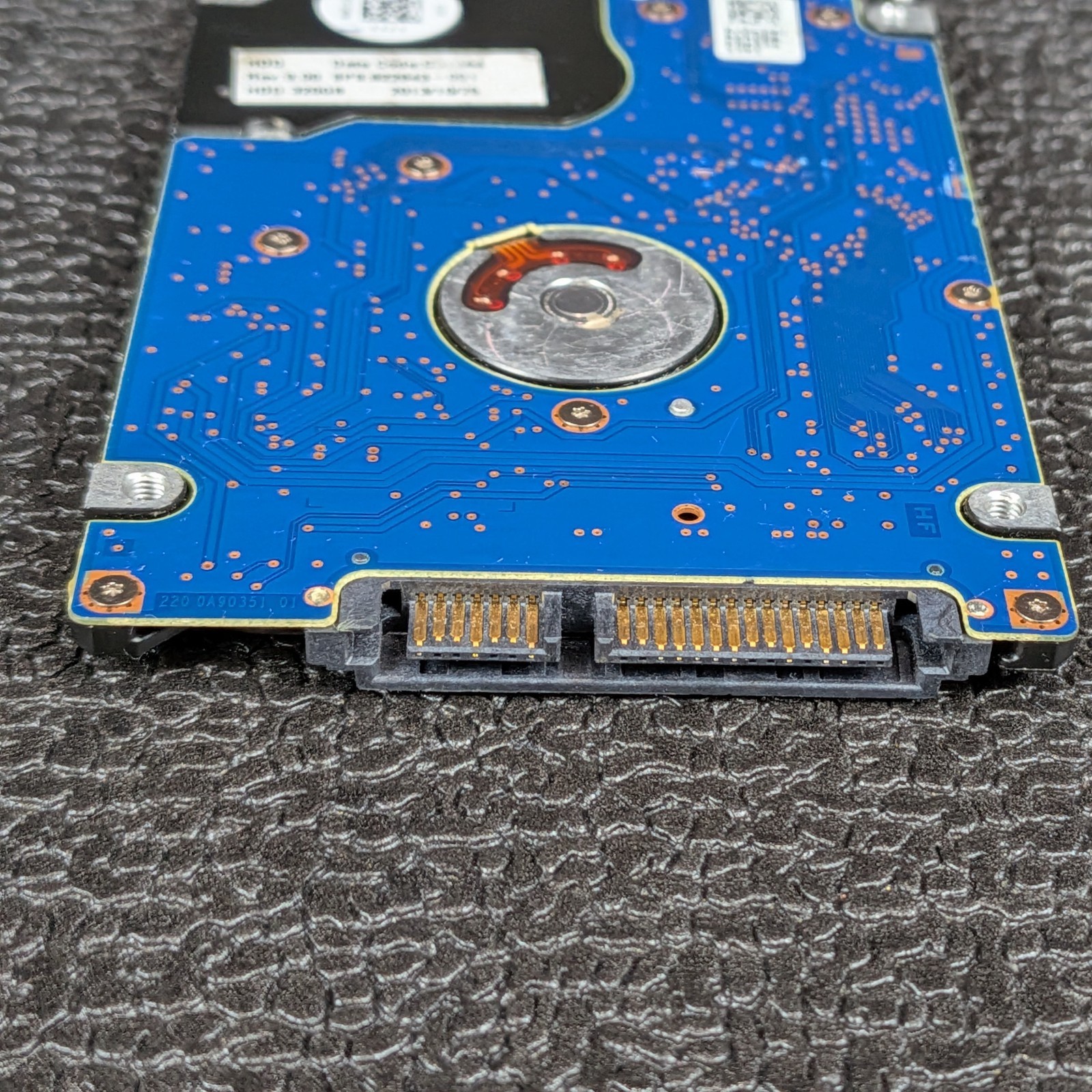 Hitachi Travelstar ZK500 320GB 2.5″ SATA Hard Drive – HTS725032A9A364 – TESTED