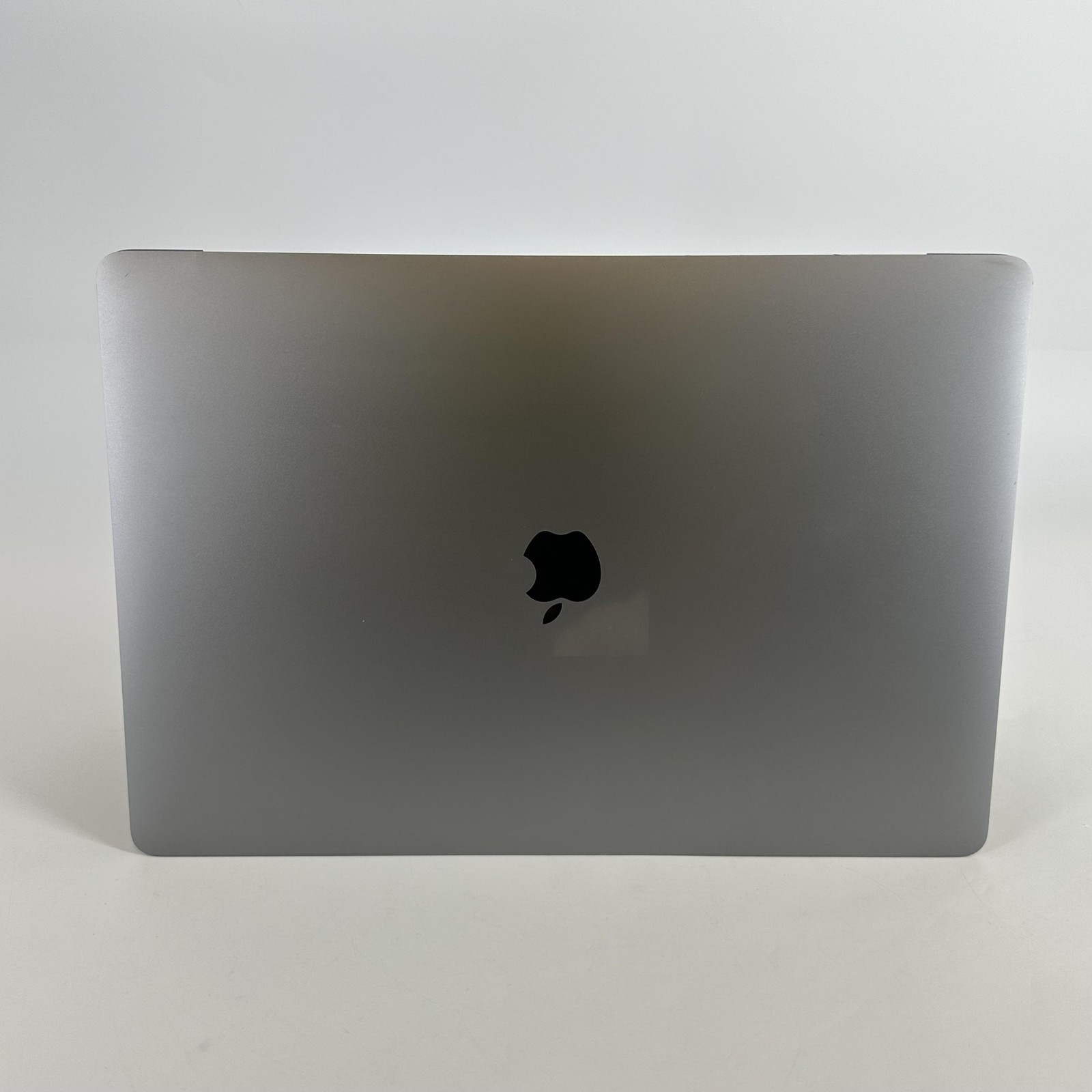 MacBook Pro 16 Touch Bar Space Gray 2019 2.4GHz i9 32GB 2TB SSD Radeon Pro 5600M