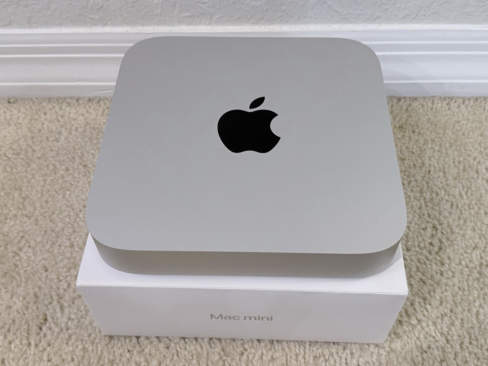 Apple Mac Mini 2023 M2 8-Core CPU 10-Core GPU 8GB 256GB SSD Silver Excellent