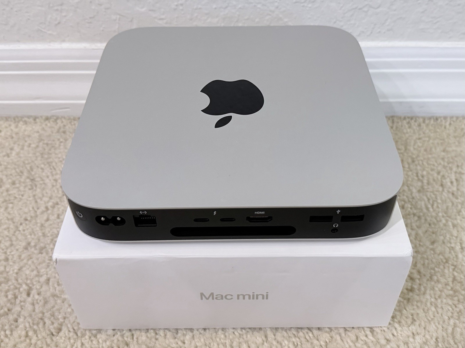 Apple Mac Mini 2023 M2 8-Core CPU 10-Core GPU 8GB 256GB SSD Silver Excellent