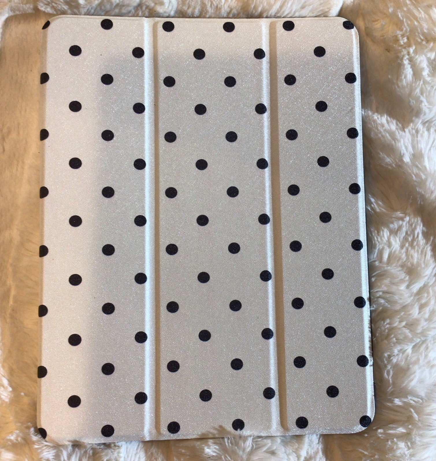 White & Black Polka Dot Folding Folio Stand Case Cover for iPad, Rigid Plastic