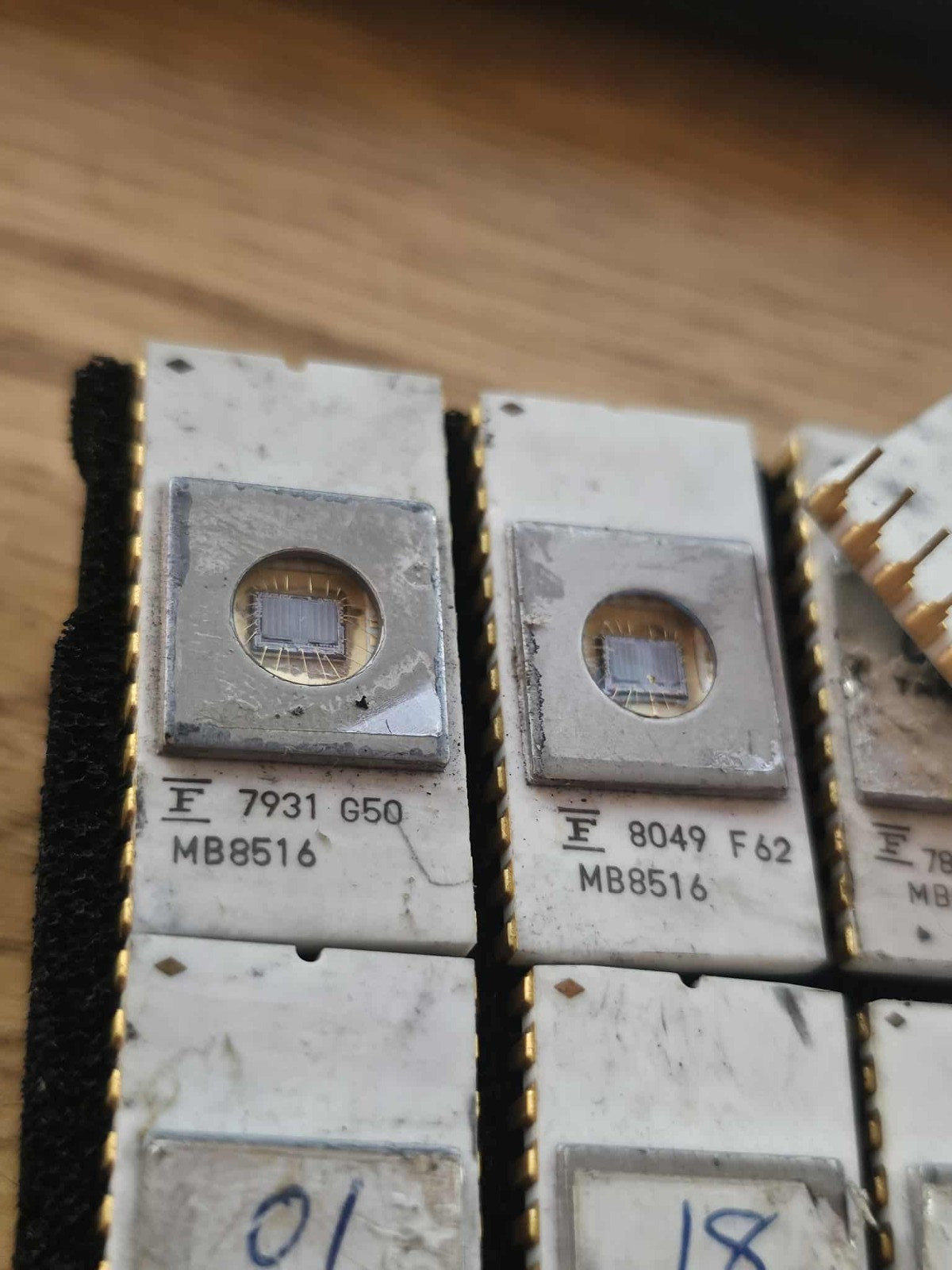 4x Lot Retro Vintage Fujitsu Intel C2716 Ceramic White Gold EPROM PROM Clean