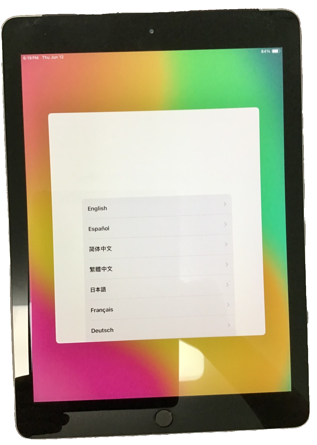 A Apple iPad (6th Generation) A1893 32 GB, Wi-Fi, 9.7 in – Silver