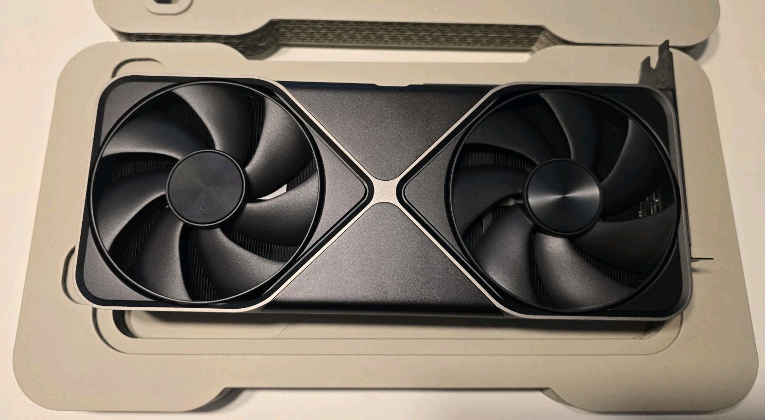 GeForce RTX 5080 Founders Edition 16GB GDDR7 BRAND NEW