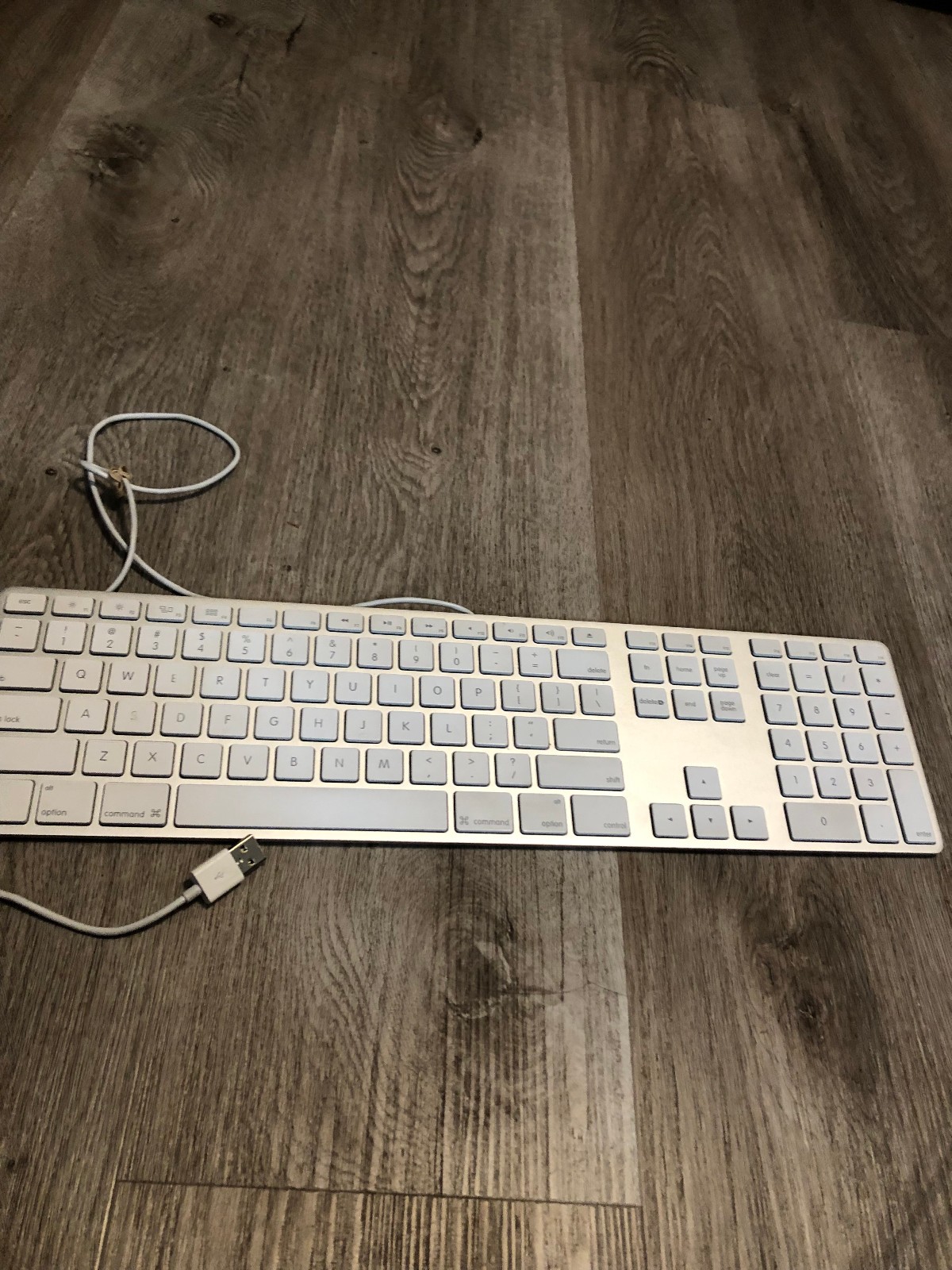 Genuine Apple A1243 Wired USB Keyboard for iMac Mac Mini Mac Pro w/Keypad Tested